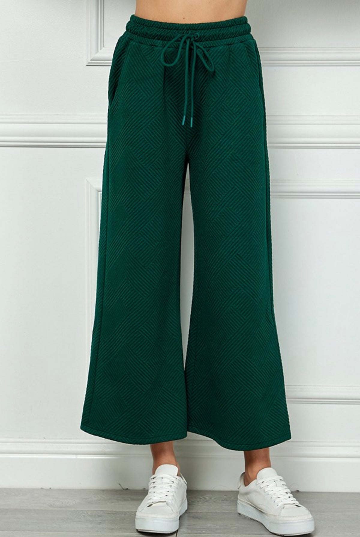 TEXTURE CROPPED FLARE PANT