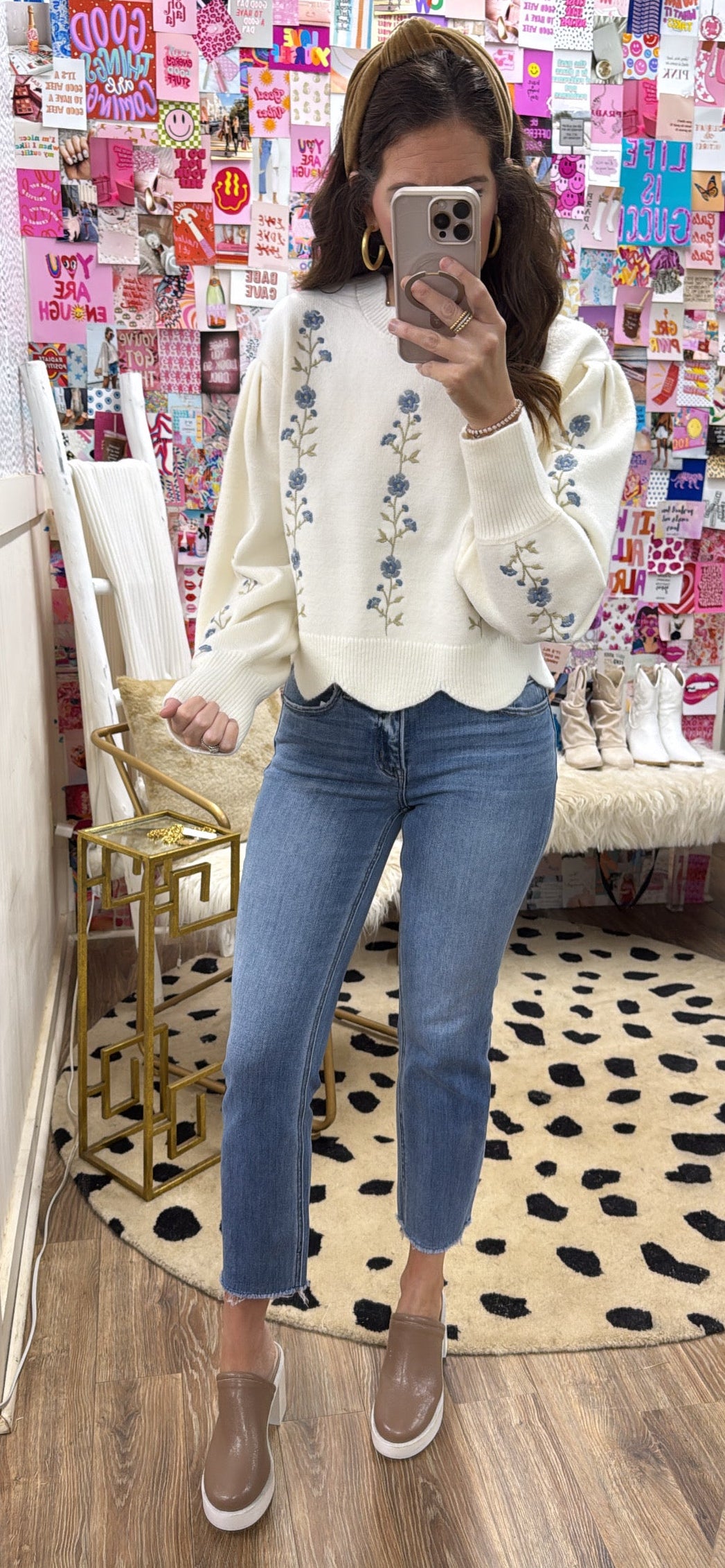 FLORAL EMBROIDEREED SCALLOP SWEATER