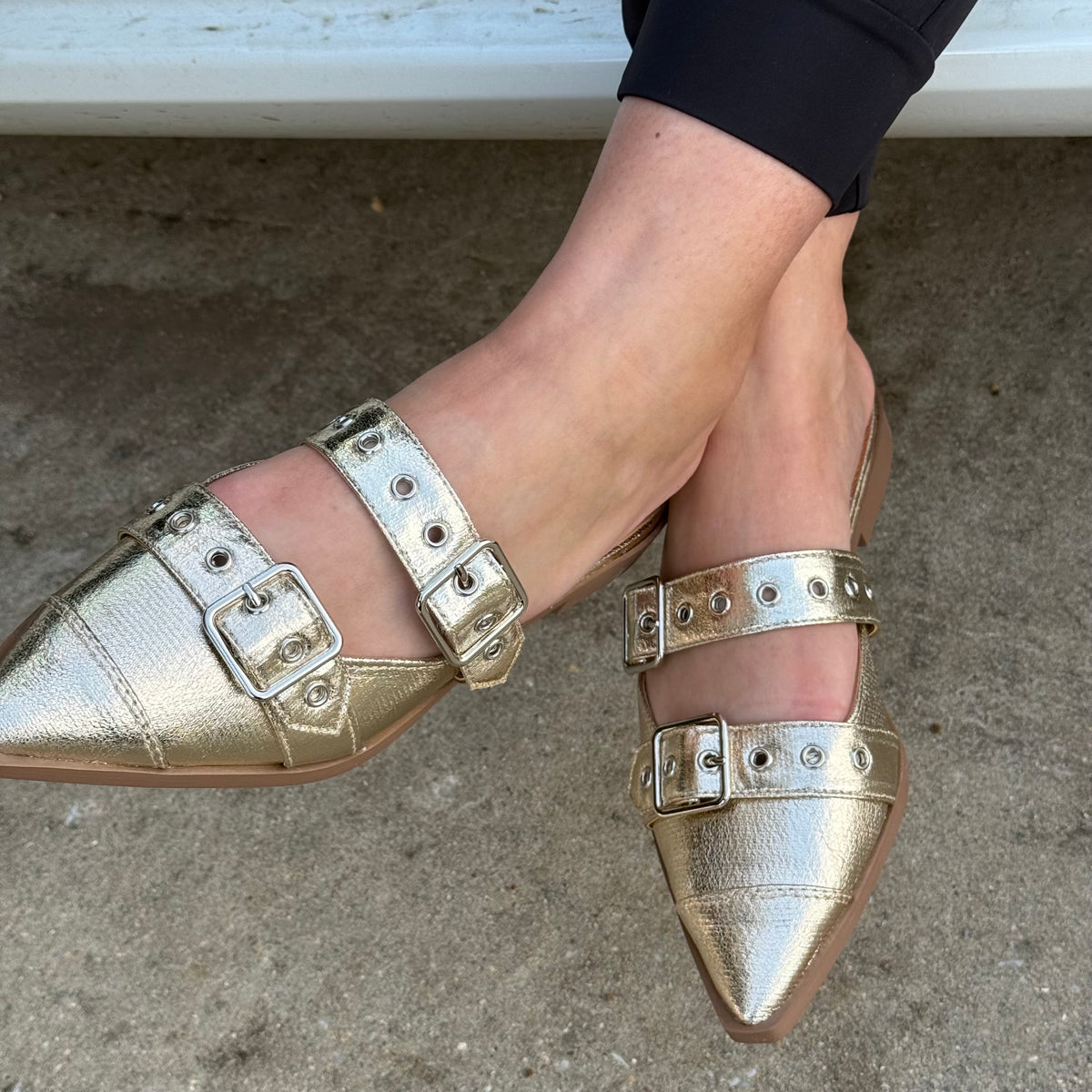 GOLD POINTED BUCKLE FLATS