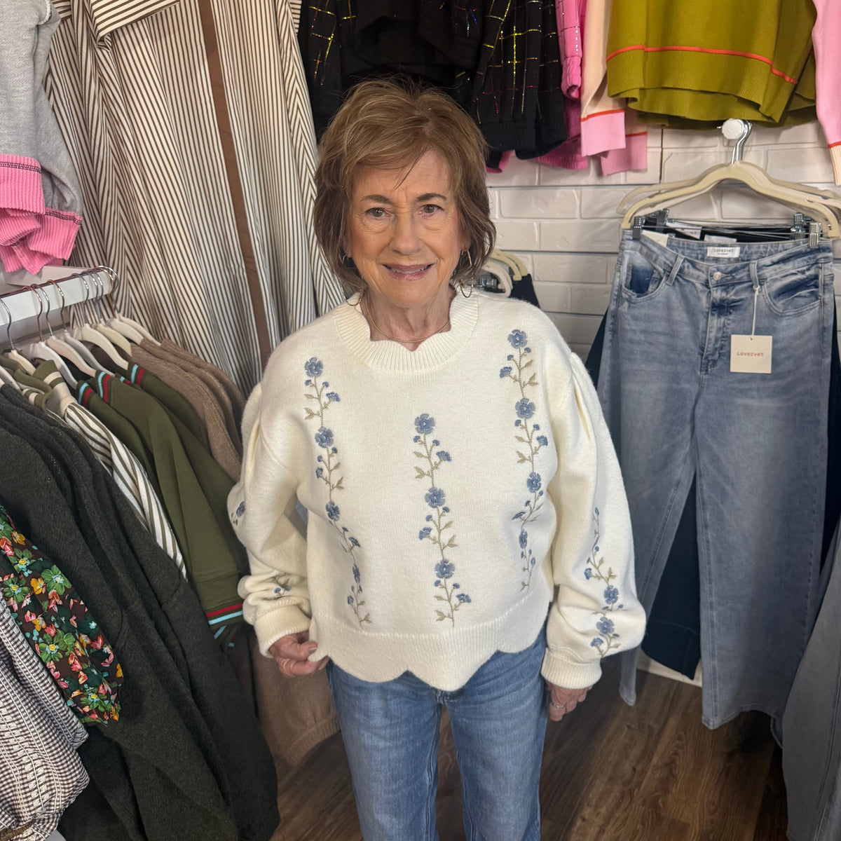 FLORAL EMBROIDEREED SCALLOP SWEATER