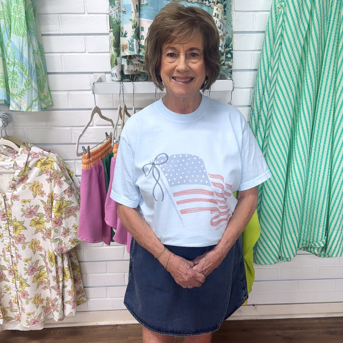 LAND I LOVE GRAPHIC TEE