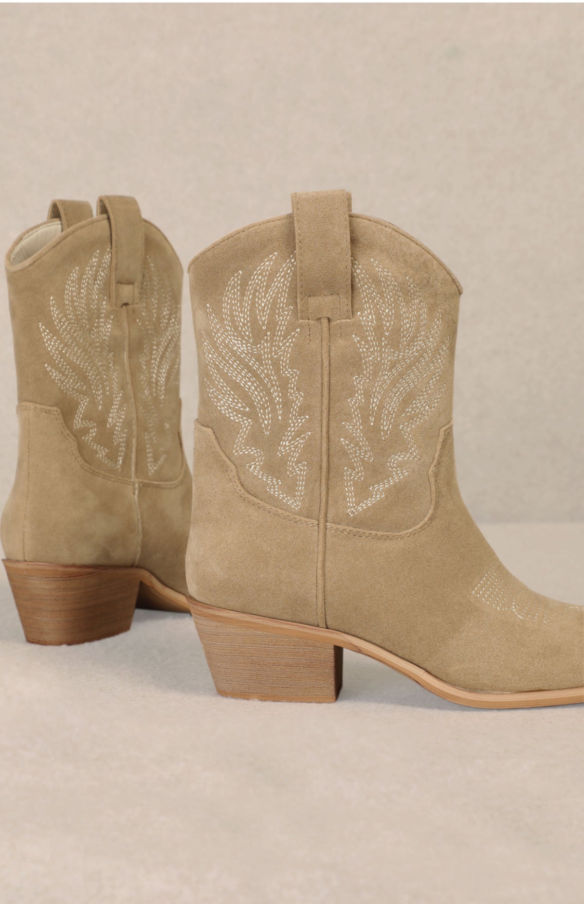 TAUPE CLAIR COWBOY BOOT