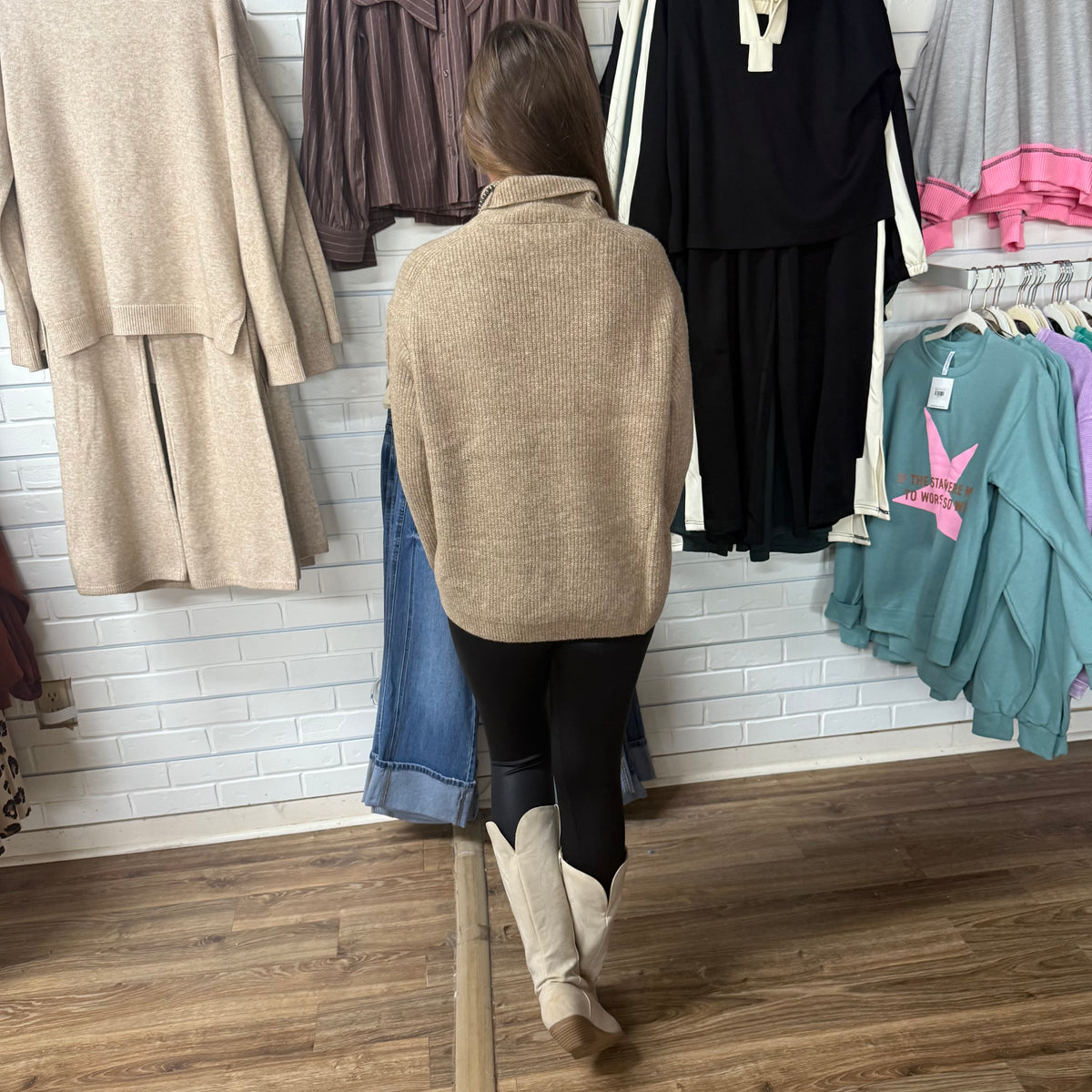 CAMEL TURTLENECK SWEATER