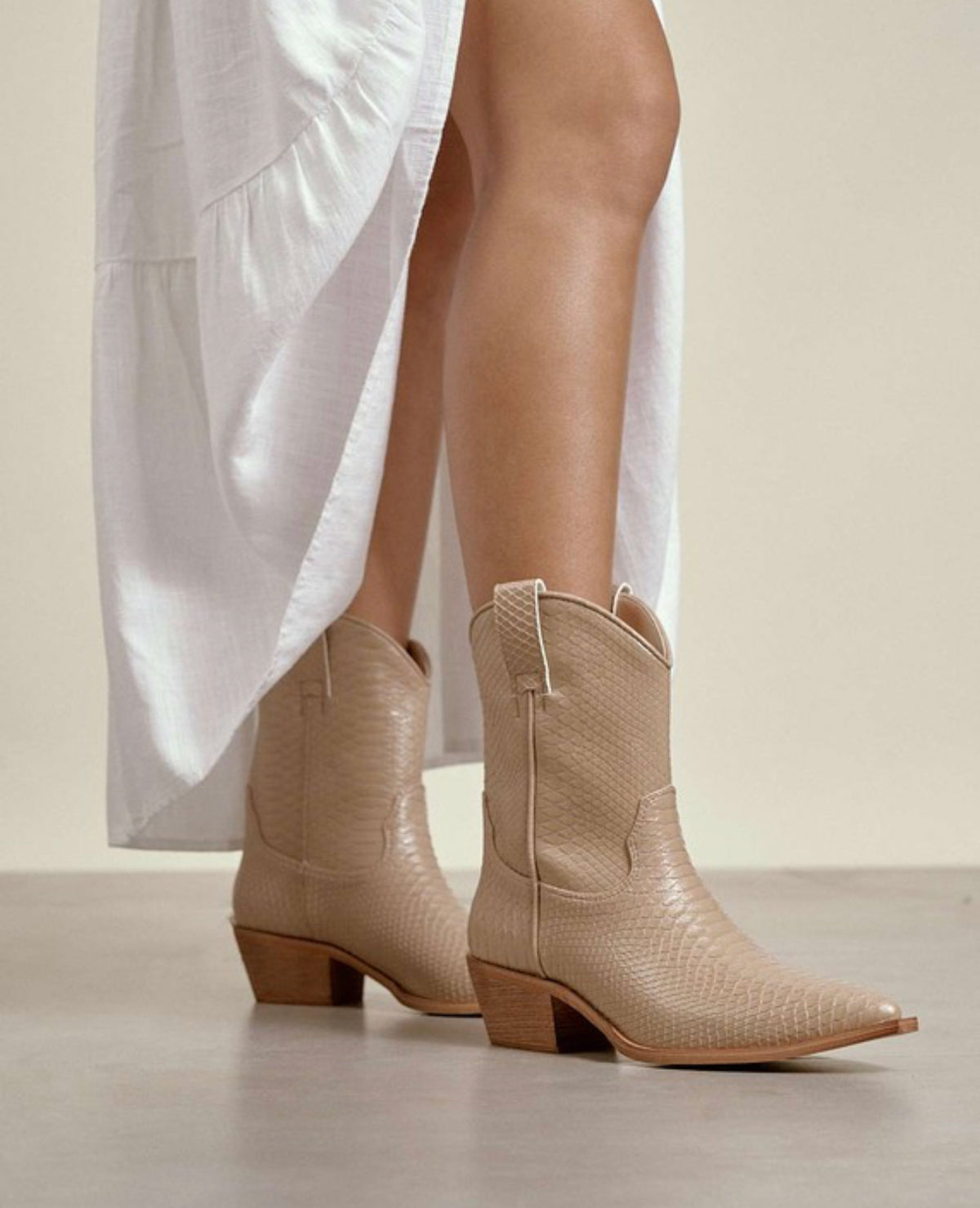 KARLIE TAUPE BOOT