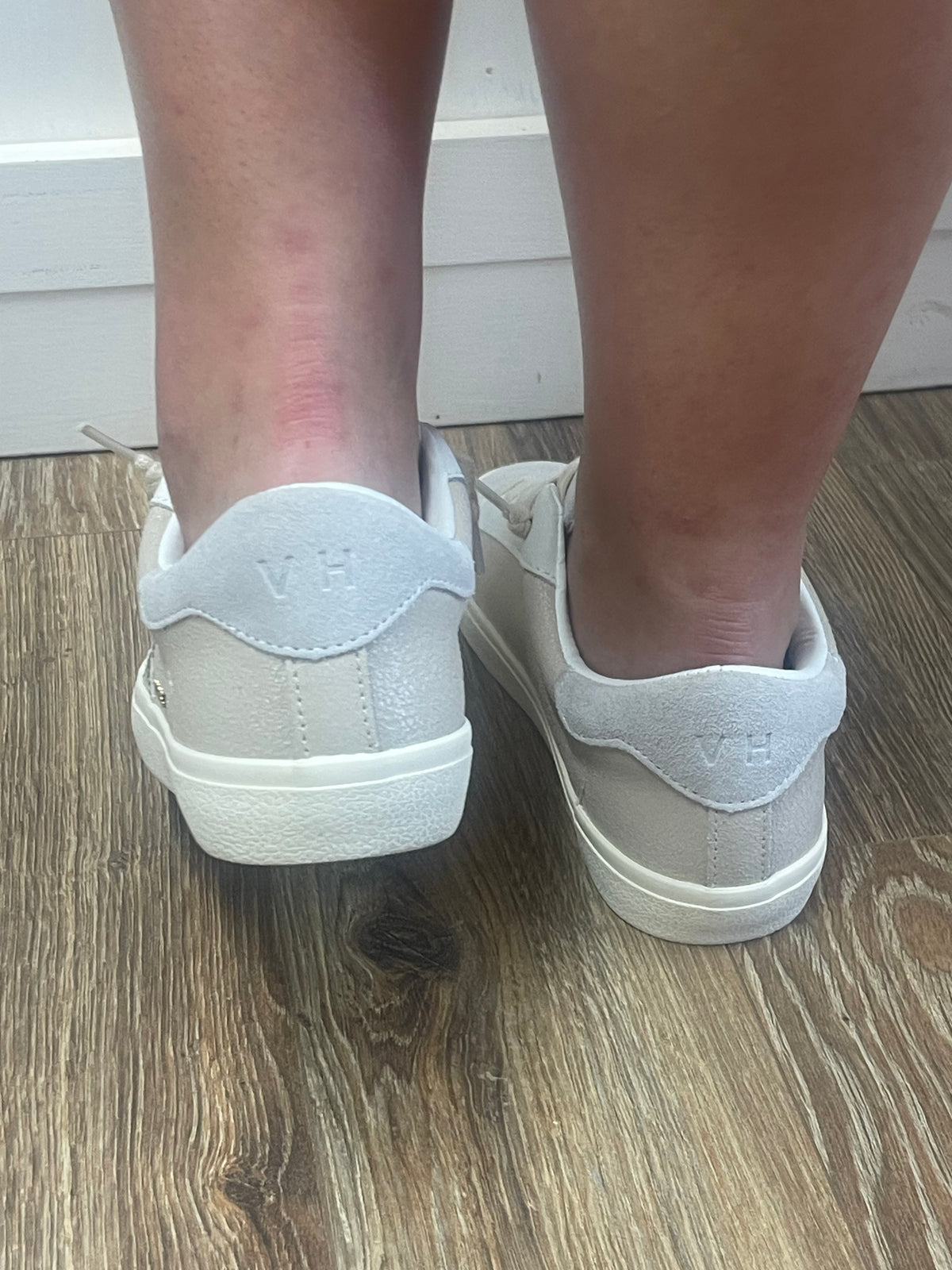 TAUPE CRACKED GOLD STAR SNEAKER
