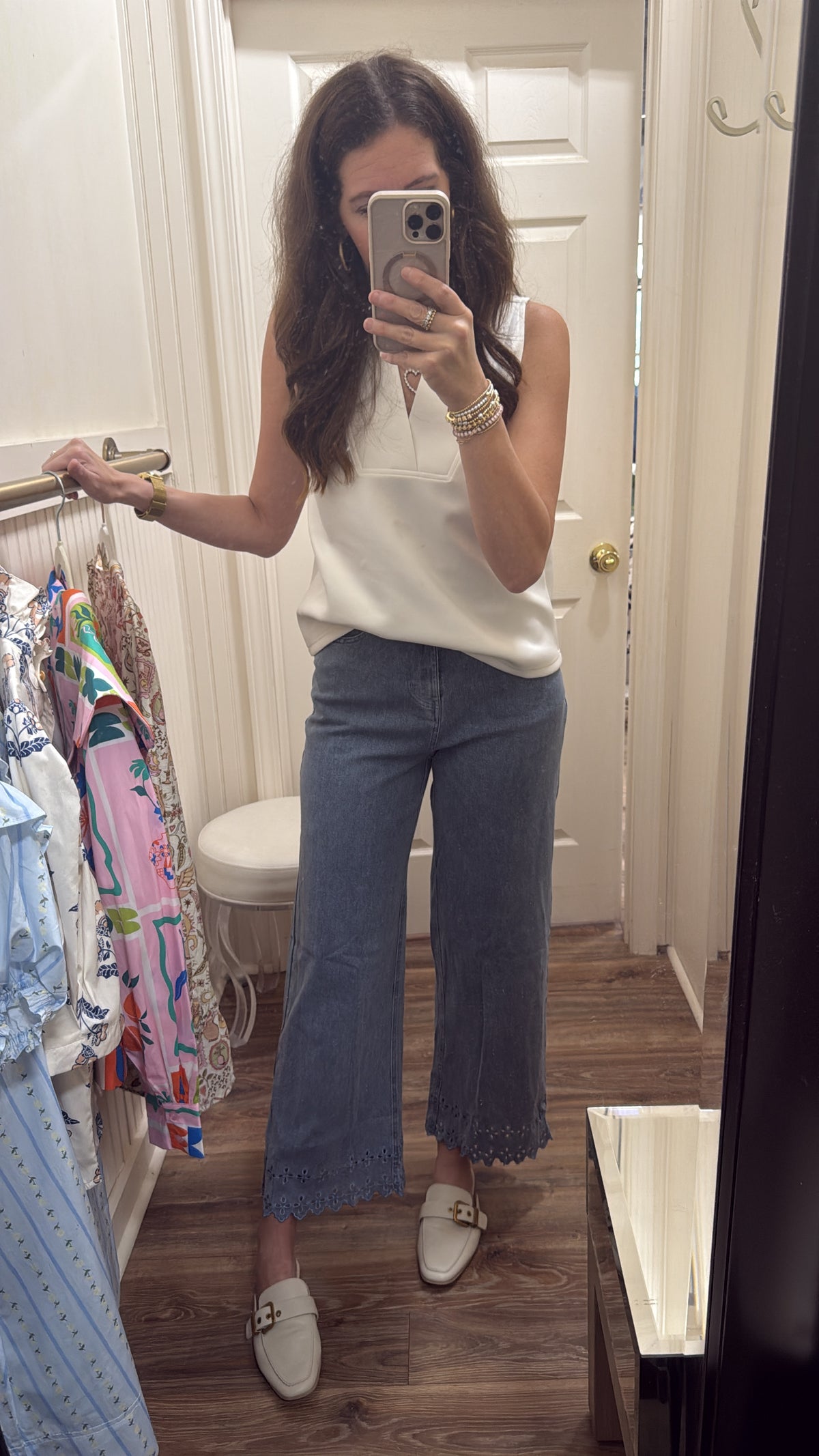FLORAL EMBROIDERED HEM DENIM