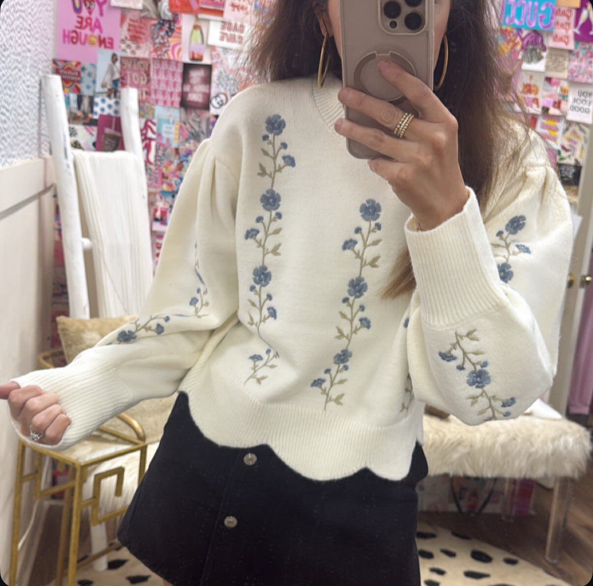 FLORAL EMBROIDEREED SCALLOP SWEATER
