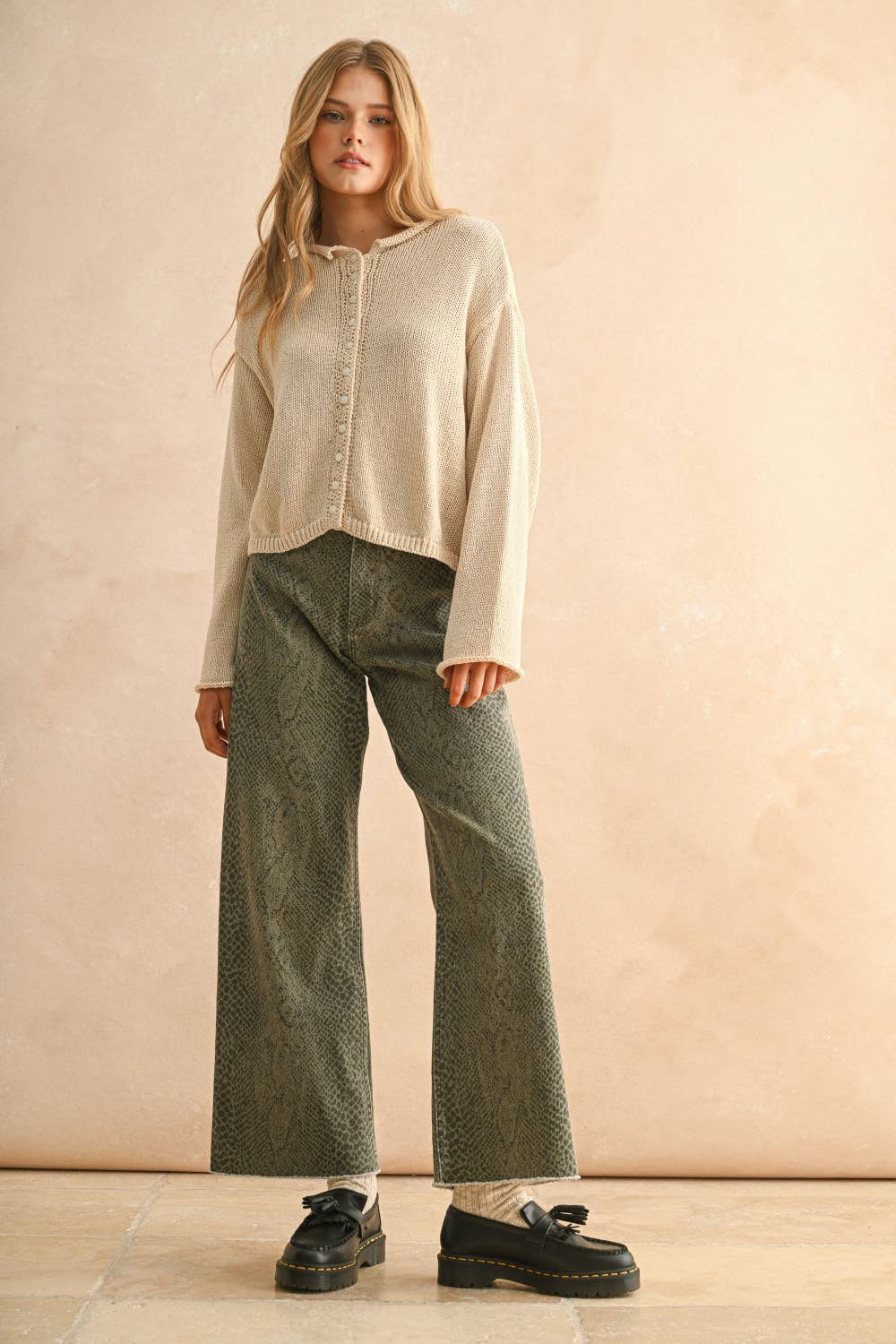 OATMEAL LIGHT WEIGHT BUTTON FRONT CARDIGAN