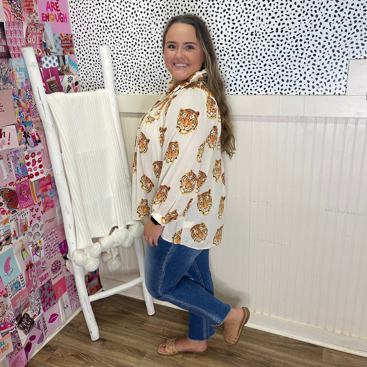 HIGH RUFFLE TIGER COLLAR VNECK TOP