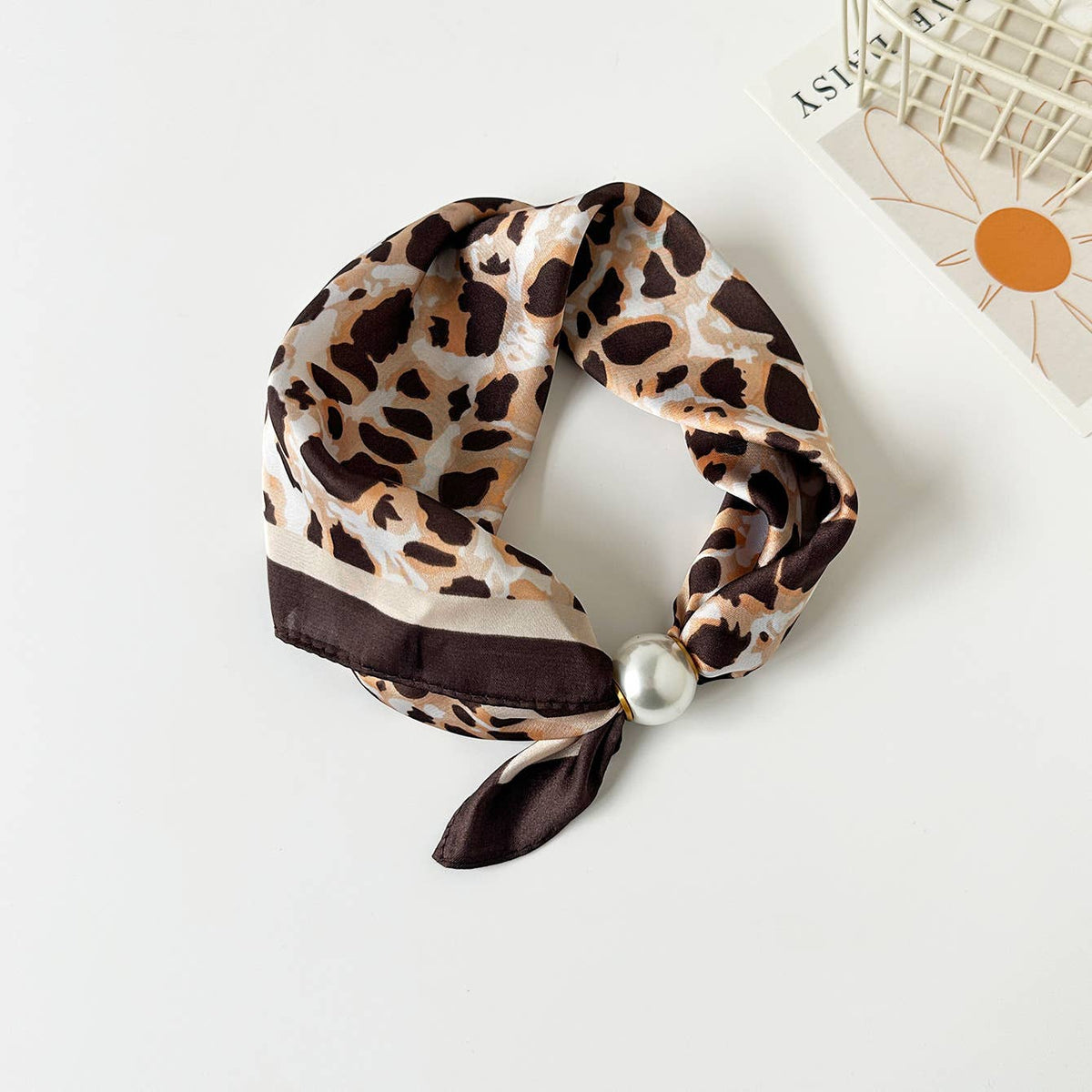 LEOPARD PEARL MAGETIC SCARF