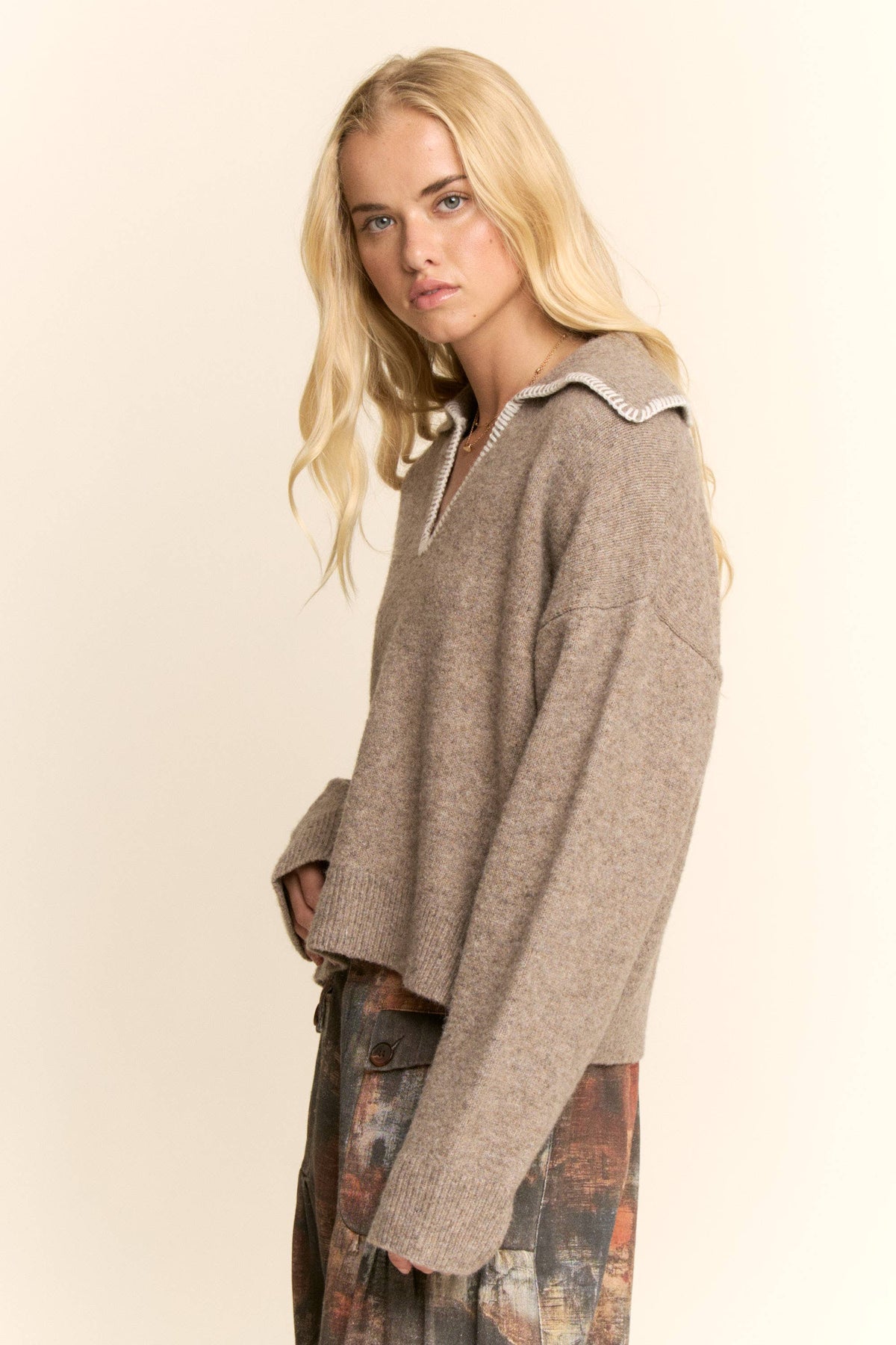 GRANNY V NECK TURTLENECK SWEATER TOP