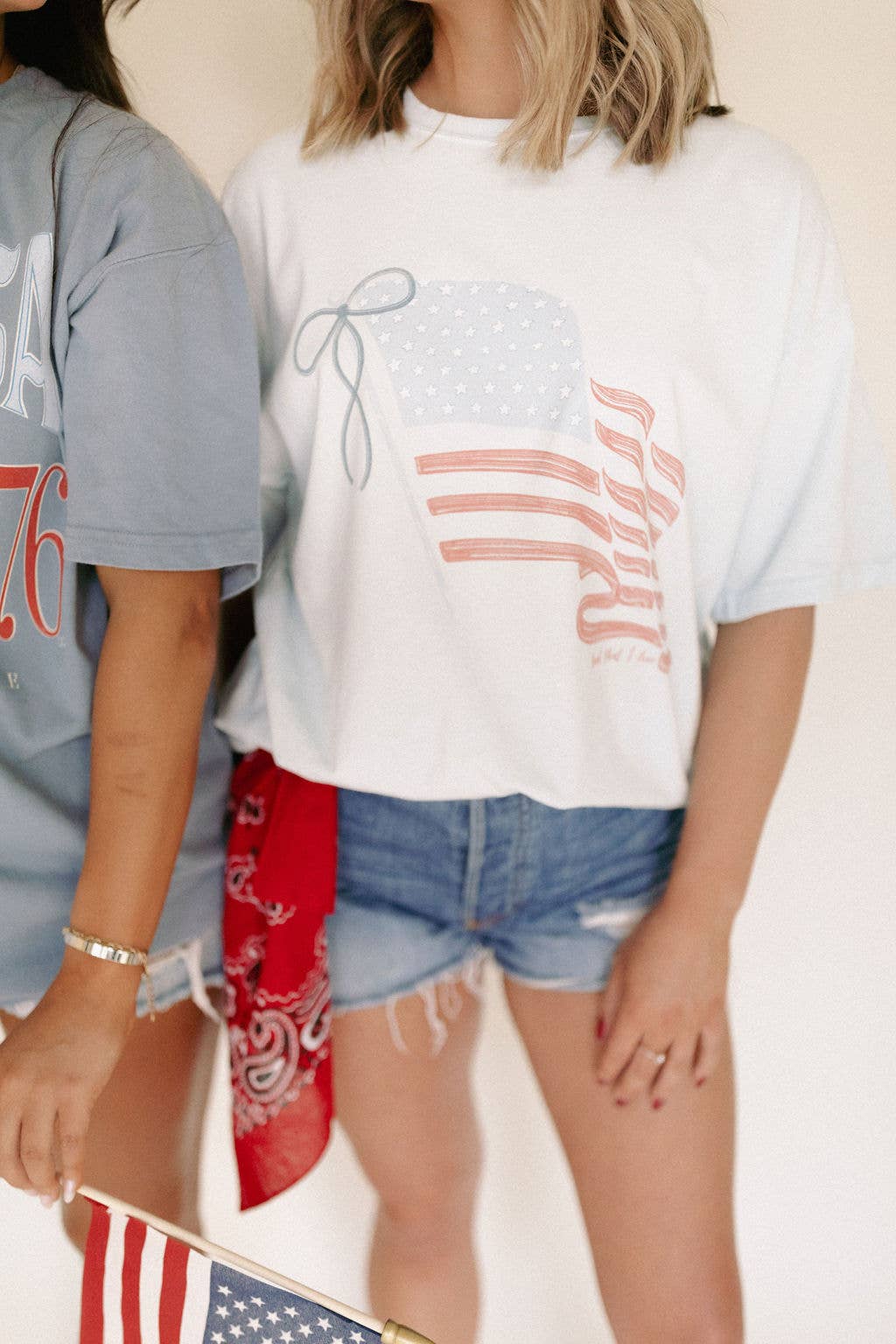 LAND I LOVE GRAPHIC TEE