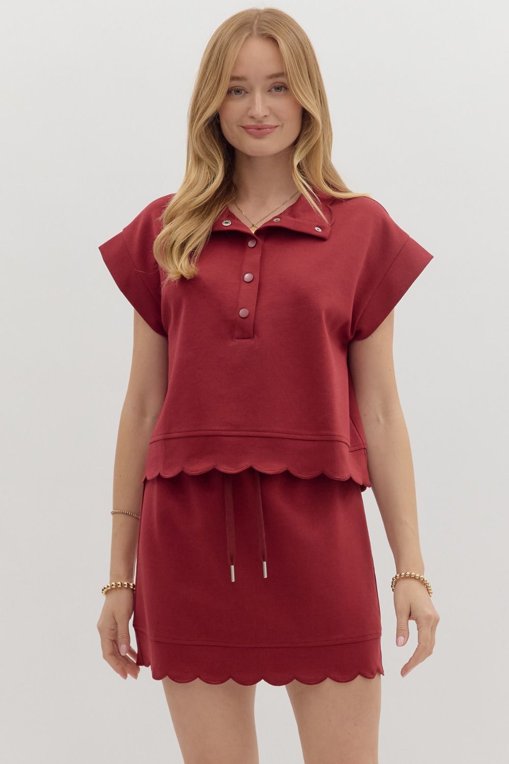 MAROON SCALLOP SNAP BUTTON TOP
