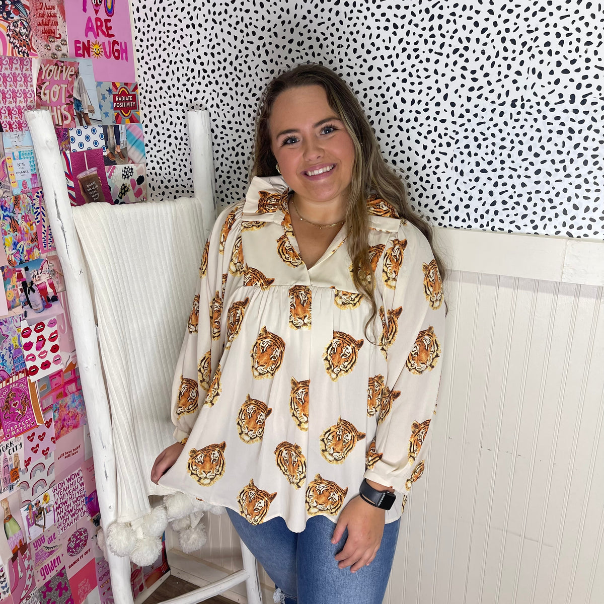 HIGH RUFFLE TIGER COLLAR VNECK TOP