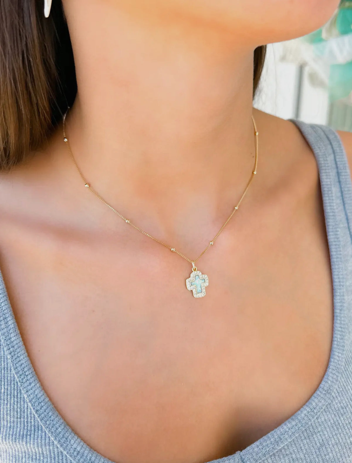 MEG CROSS NECKLACE