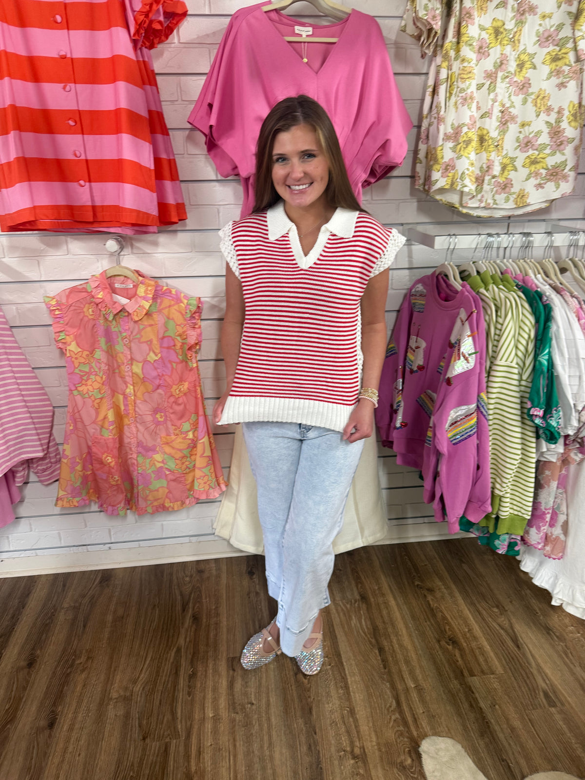RED STRIPE VNECK SLEEVELESS SWEATER