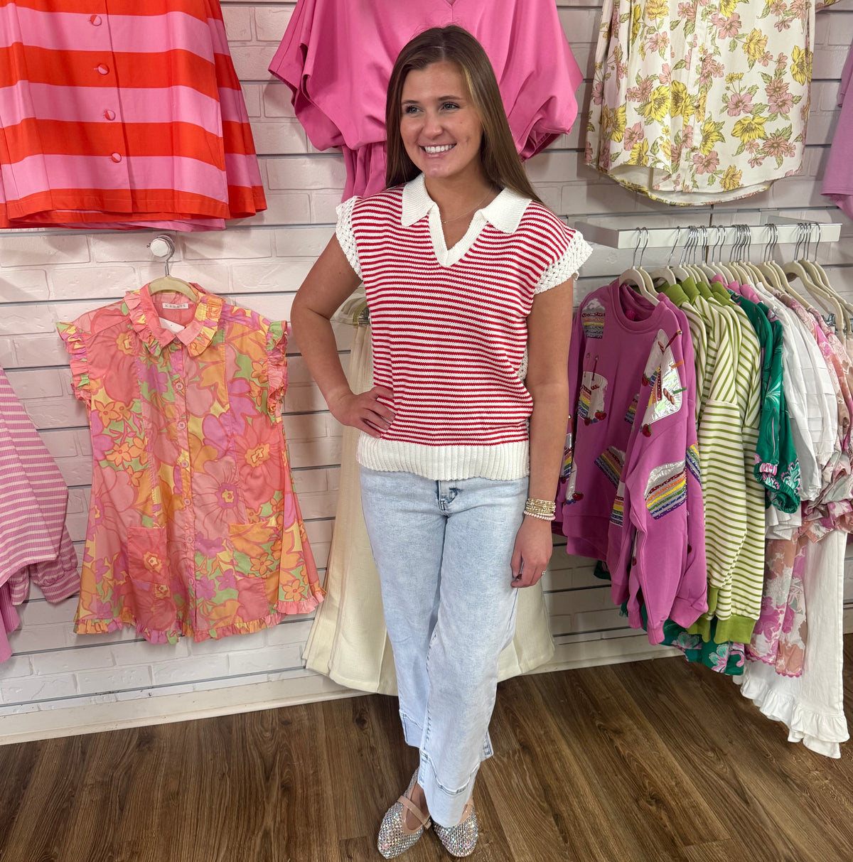 RED STRIPE VNECK SLEEVELESS SWEATER