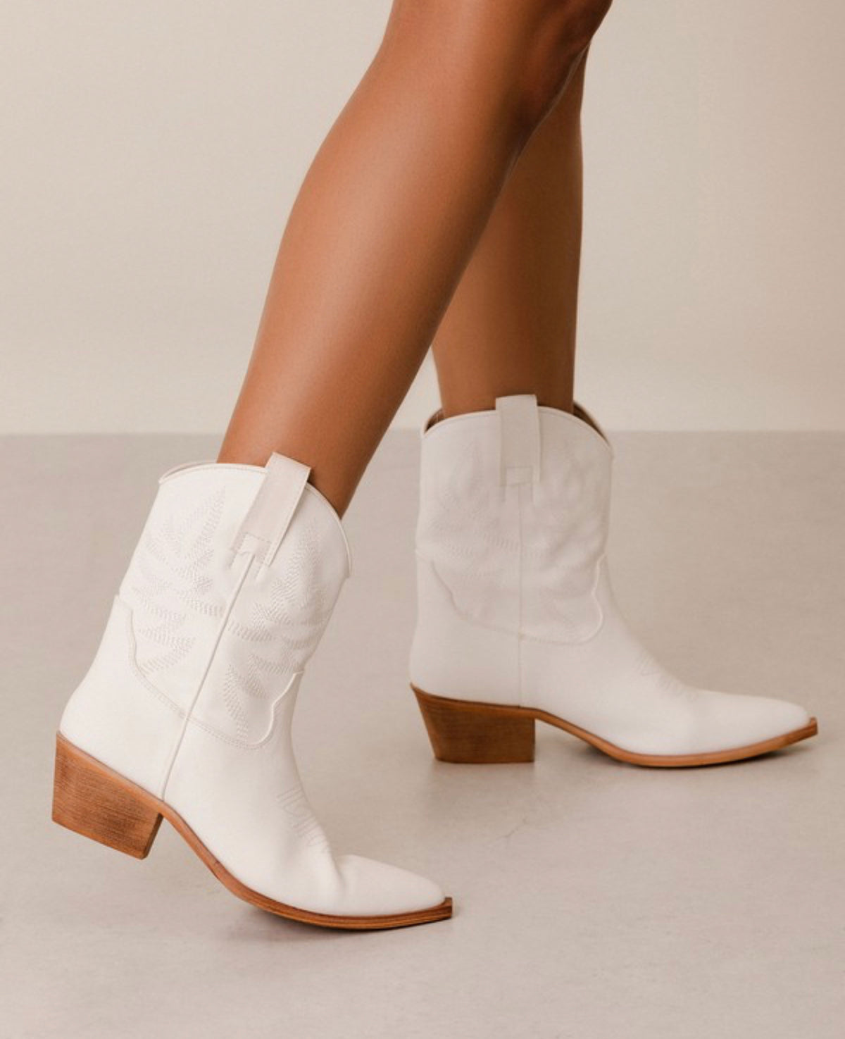 CLAIRE WHITE BOOT