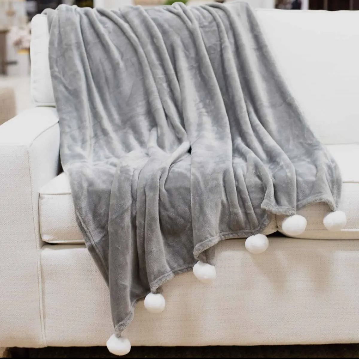 GRAY POM POM THROW