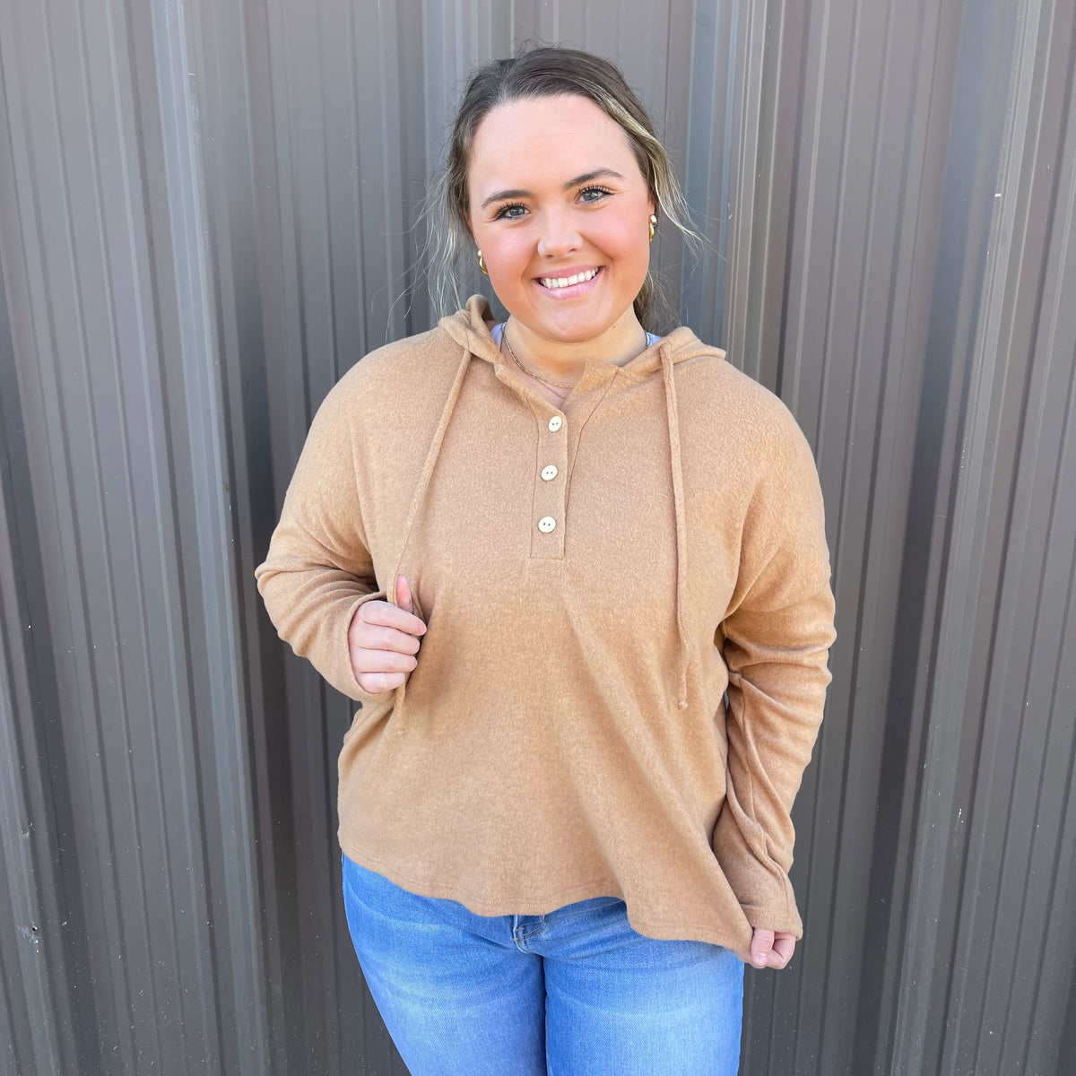 CAMEL BUTTON HOODED TOP