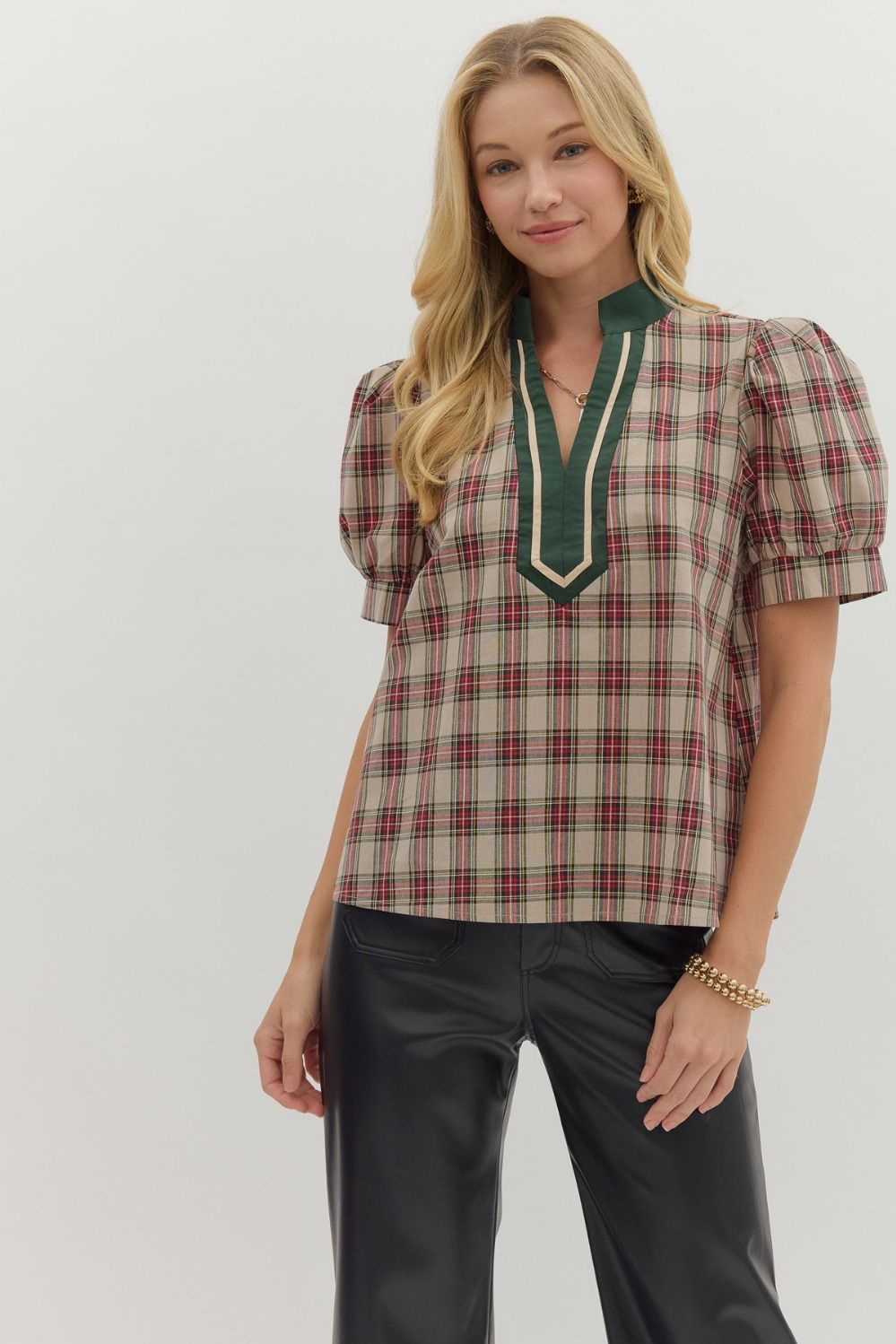 TAUPE PLAID CUFF SHORT SLV VNECK