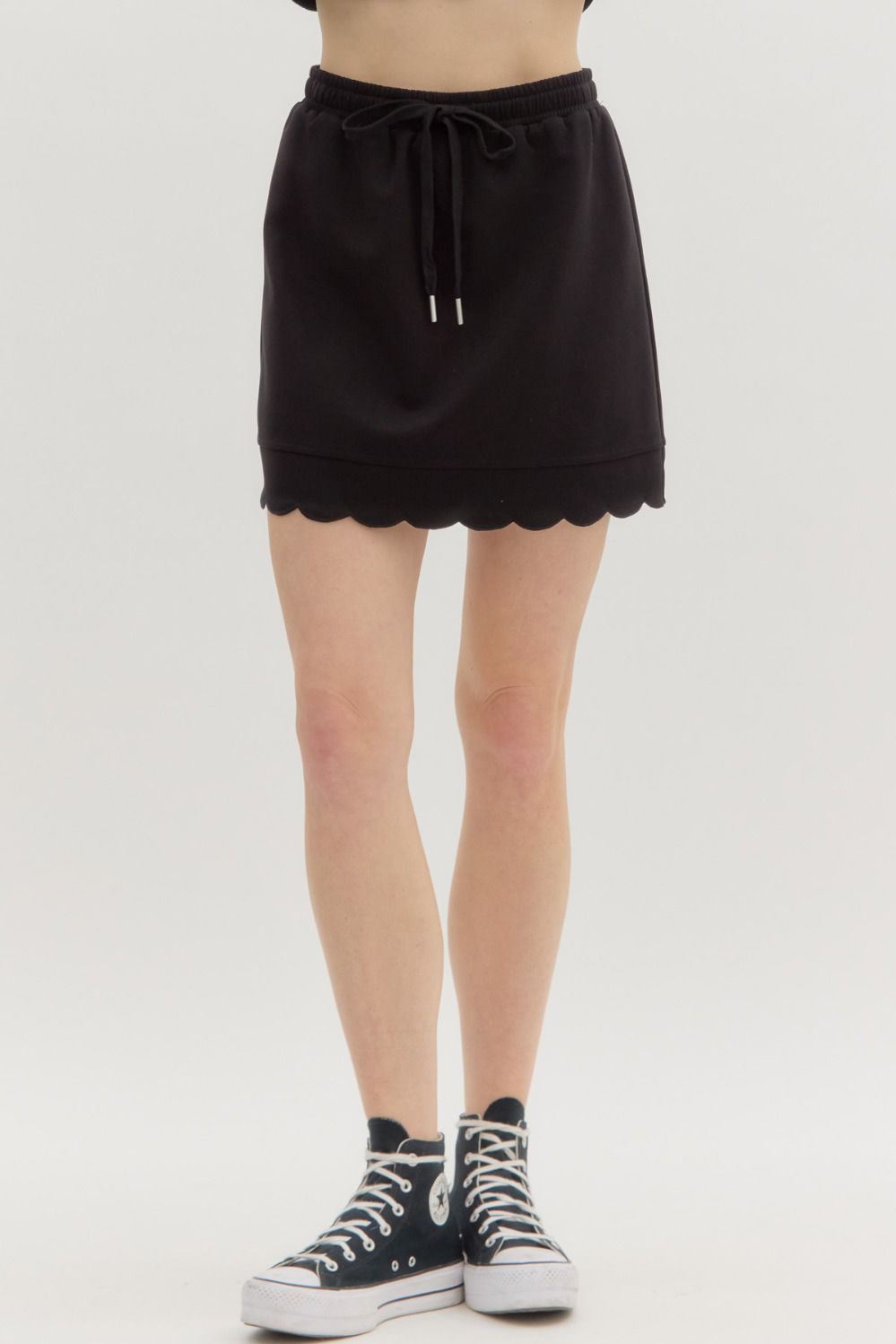 BLACK SCALLOP HEM SKORT
