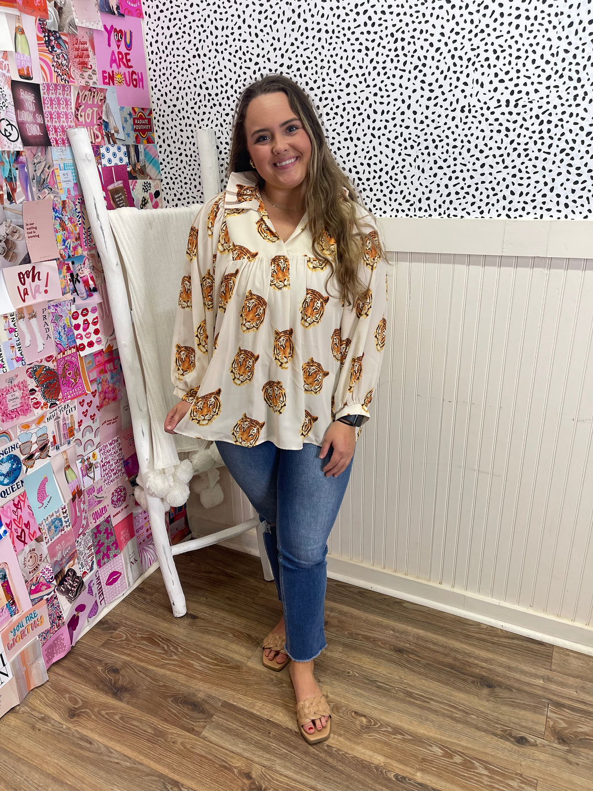HIGH RUFFLE TIGER COLLAR VNECK TOP