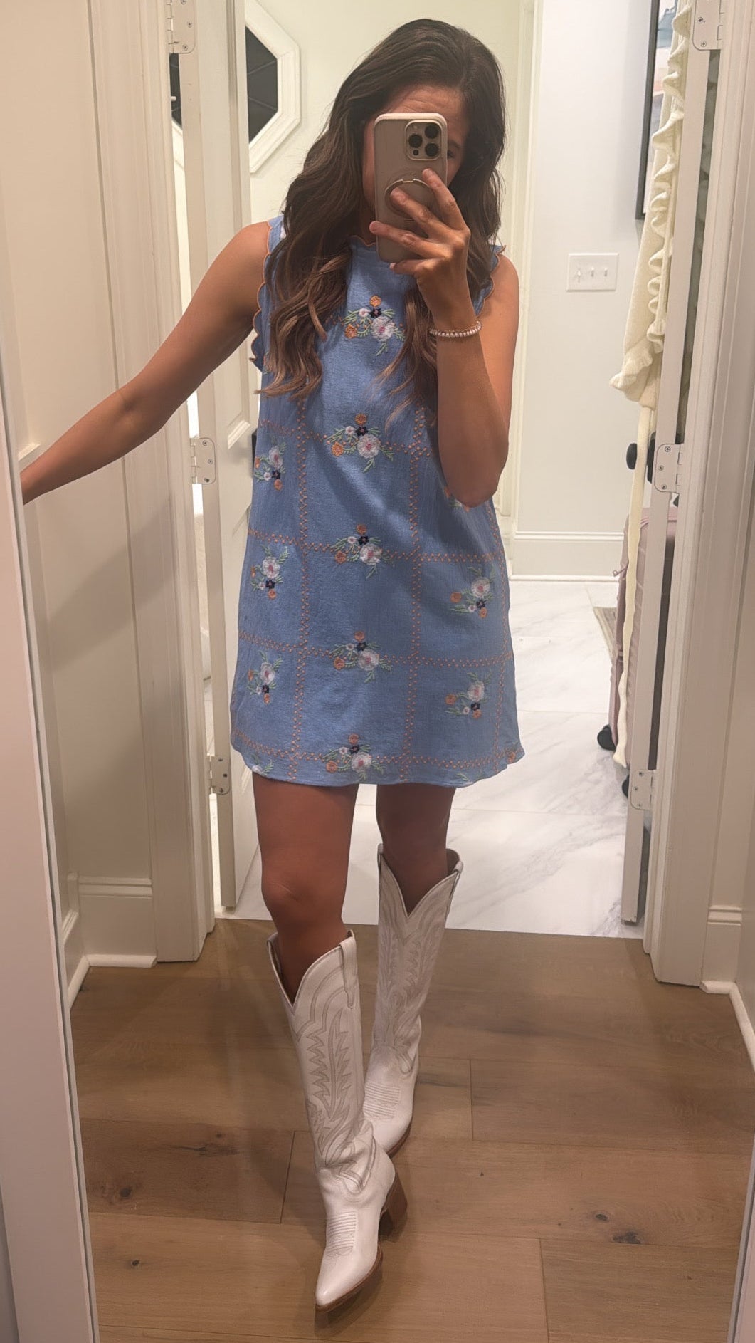 FLORAL CHAMBRAY EMBROIDERED SCALLOP DRESS