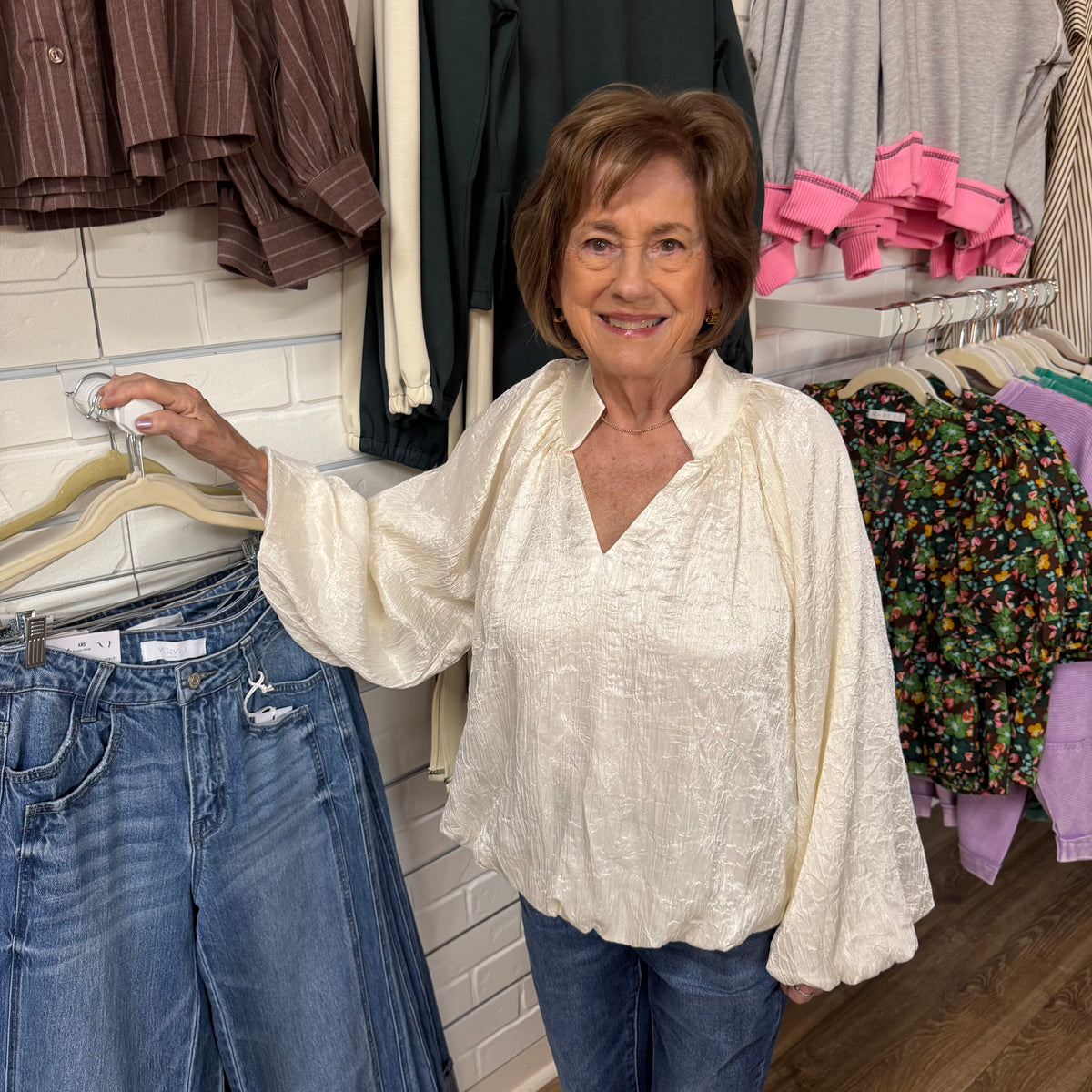 CREAM CRINKLE BUBBLE HEM SLEEVE VNECK