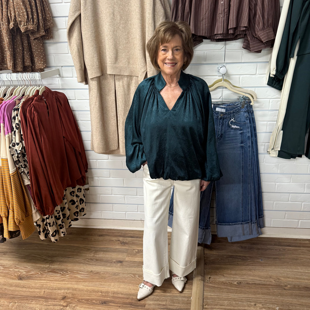 GREEN CRINKLE BUBBLE HEM SLEEVE VNECK