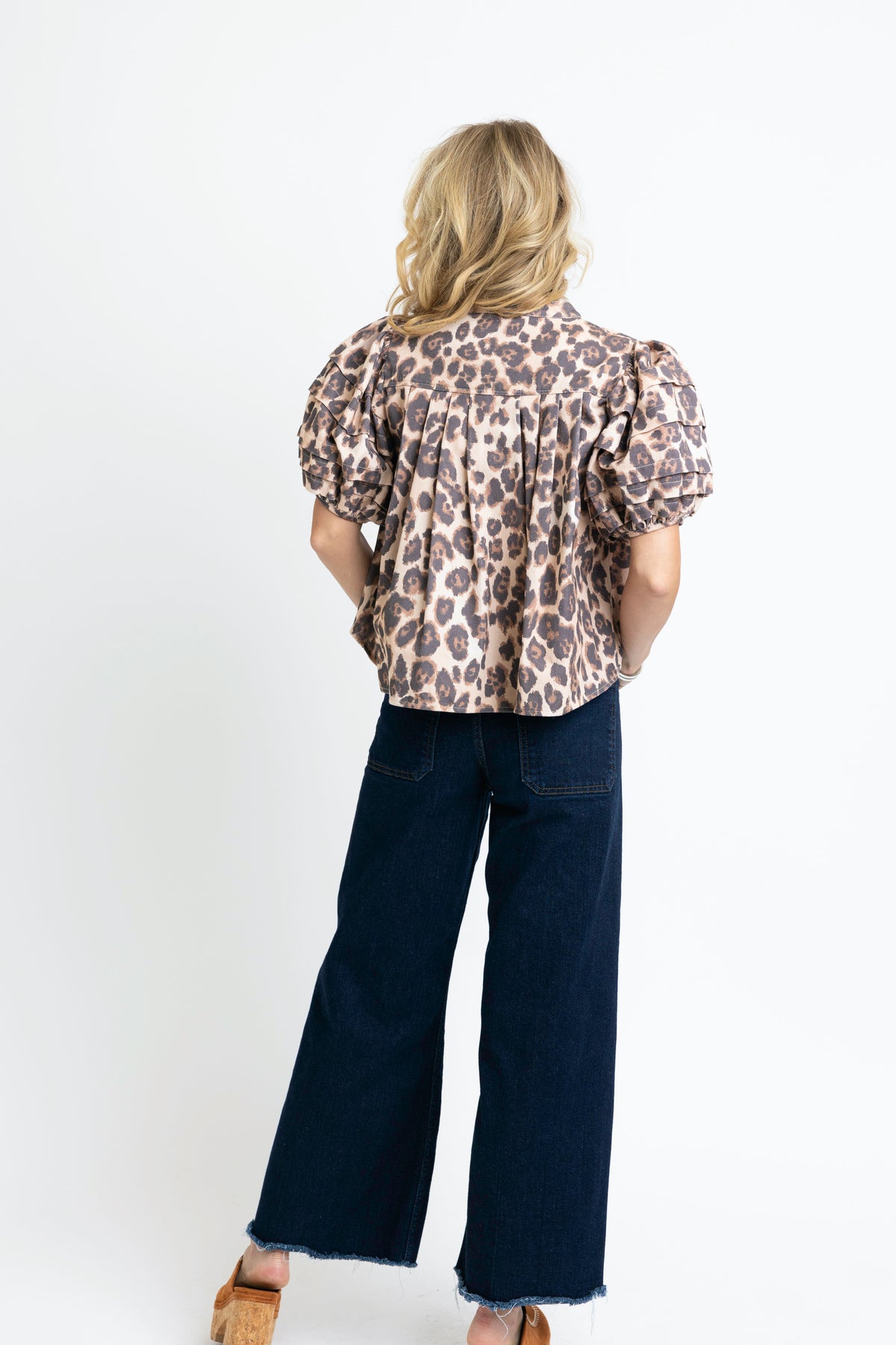 LEOPARD DENIM PLEAT SLV TOP