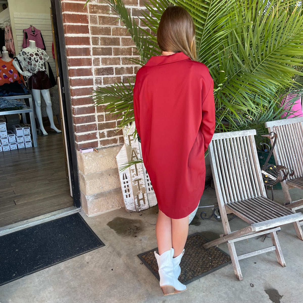 BURGUNDY COLLARED BUTTON DRESS