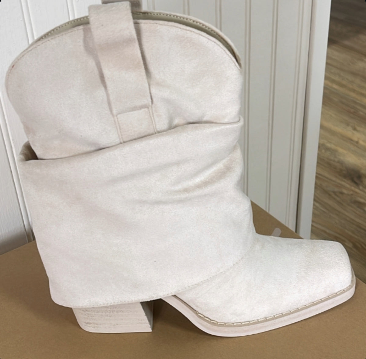 OFF WHITE FOLDOVER SHORT BOOT