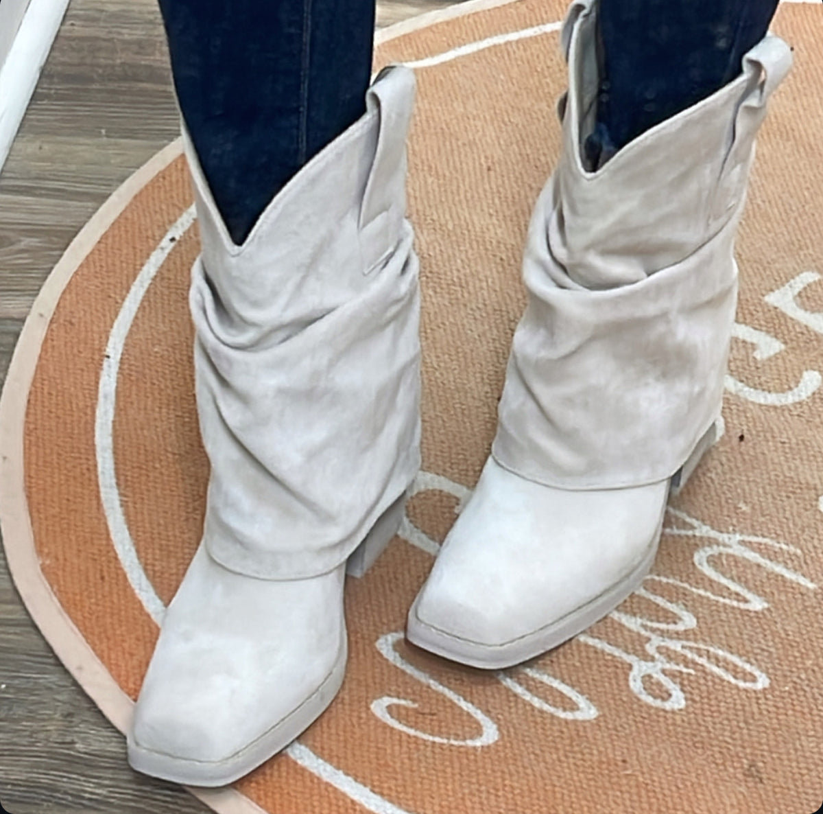 OFF WHITE FOLDOVER SHORT BOOT