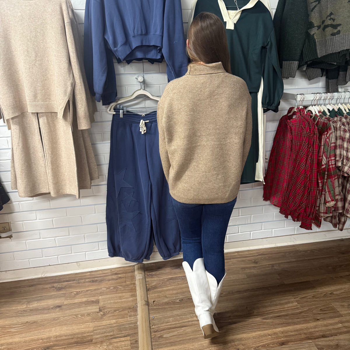 CAMEL TURTLENECK SWEATER