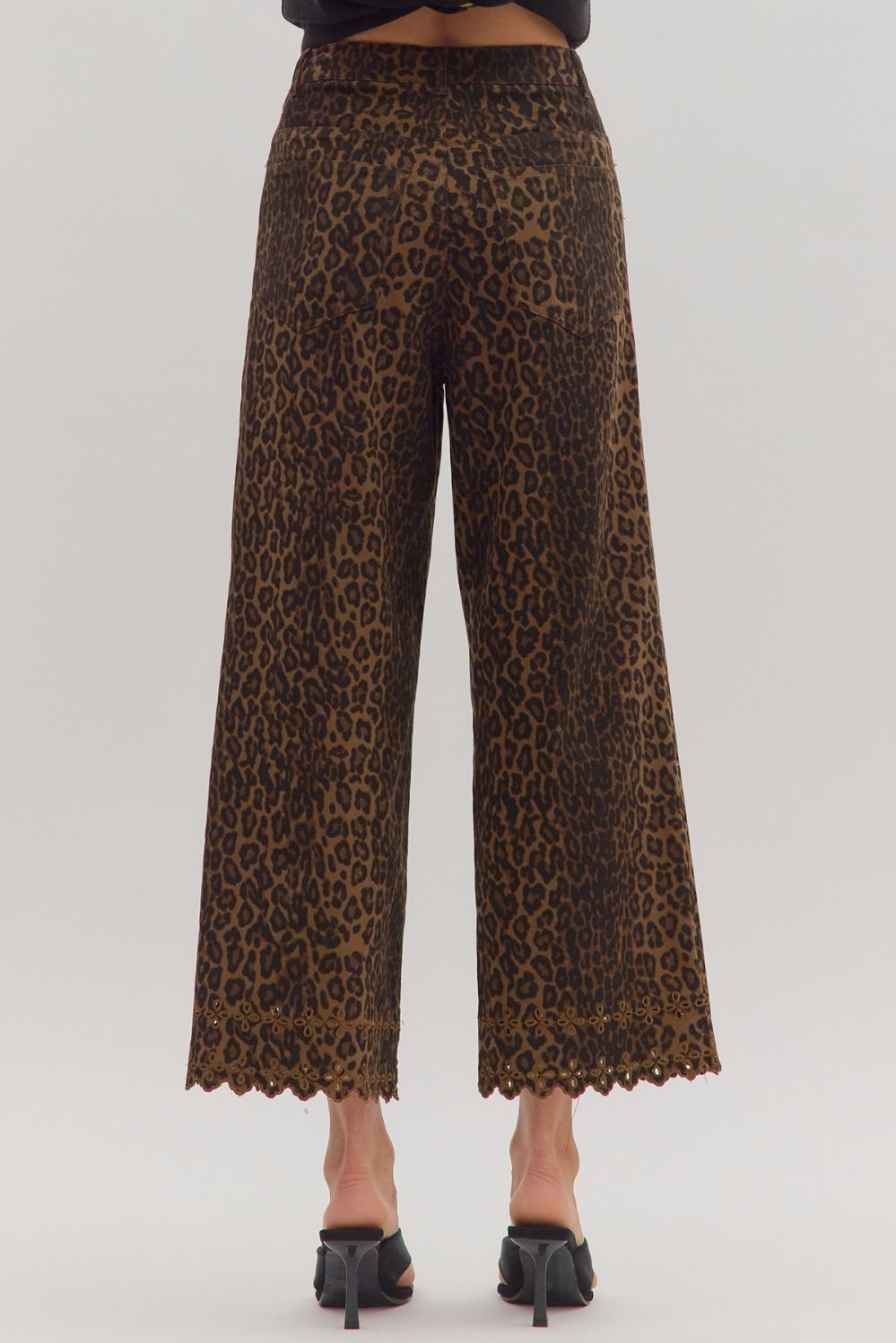 LEOPARD FLORAL EMBROIDERED HEM DENIM