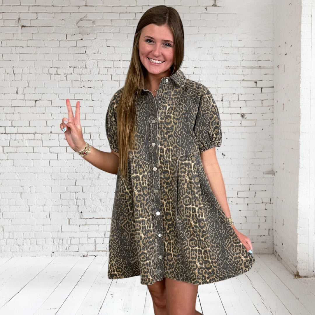 CHEETAH COLLARED SNAP DRESS