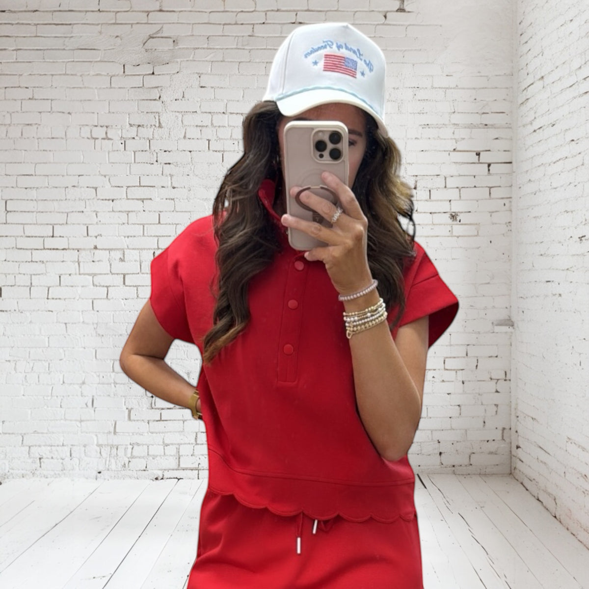 RED SCALLOP SNAP BUTTON TOP