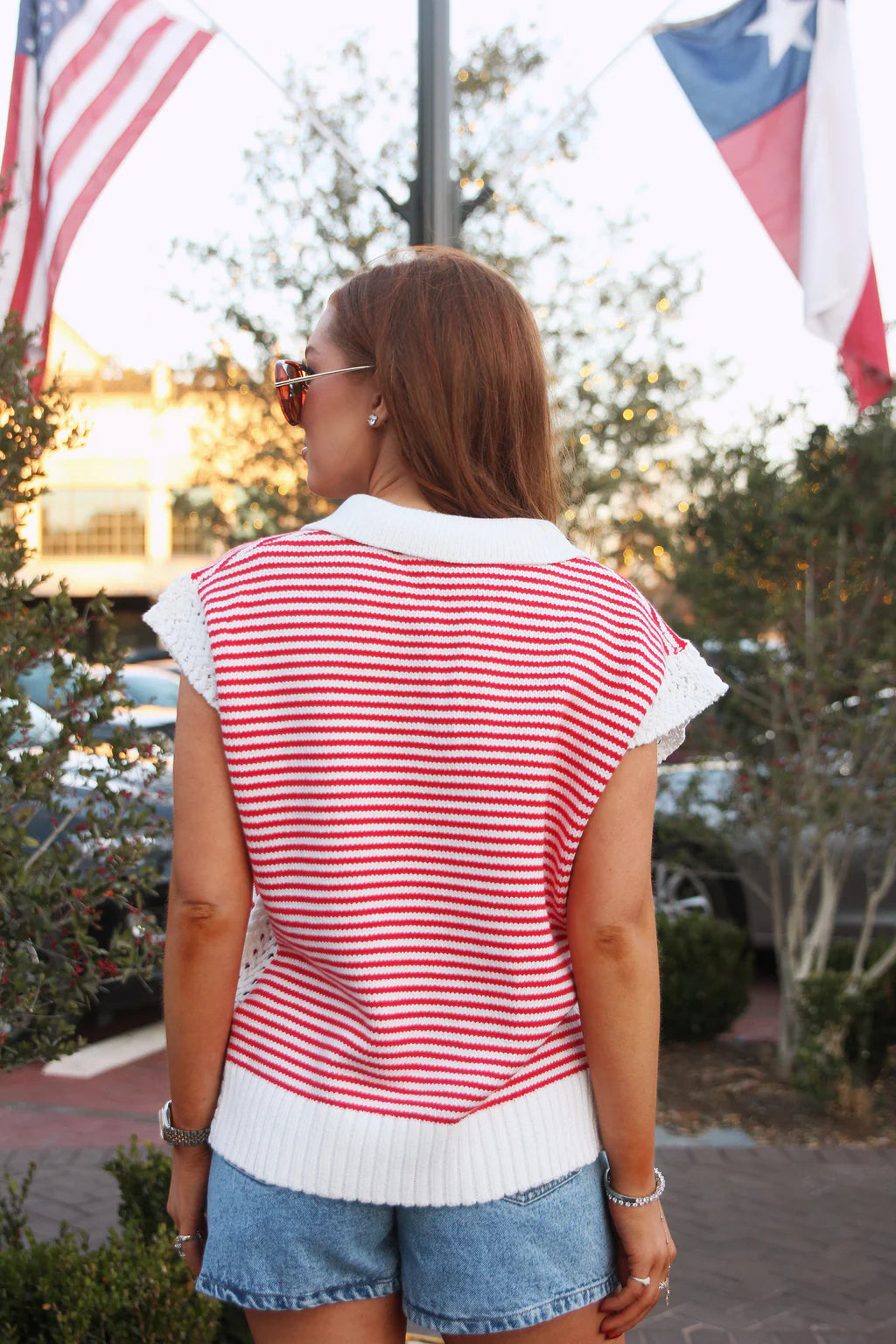 RED STRIPE VNECK SLEEVELESS SWEATER