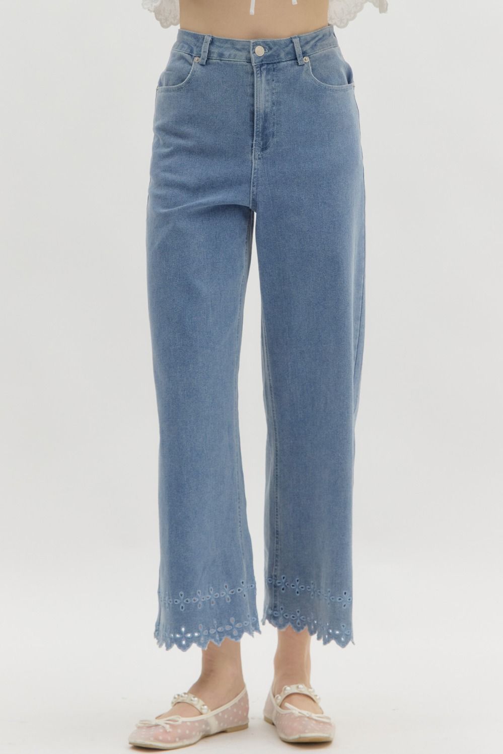 FLORAL EMBROIDERED HEM DENIM