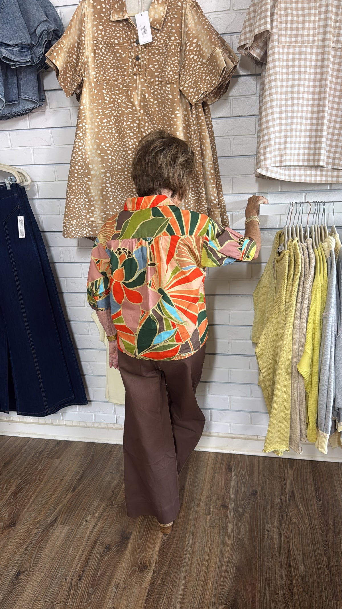 FLORAL VNECK COLLAR TOP