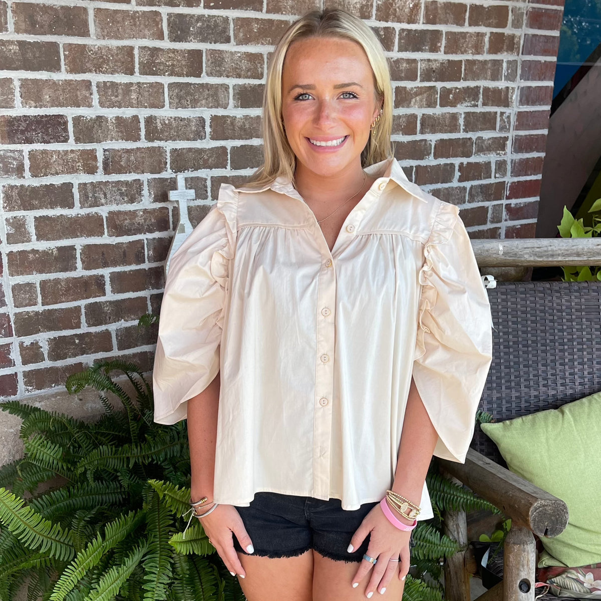 SAND RUFFLE POPLIN BUTTON TOP