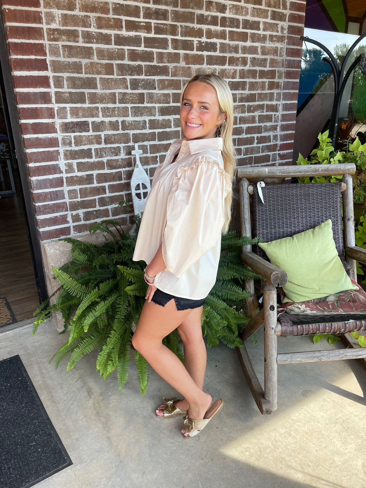 SAND RUFFLE POPLIN BUTTON TOP