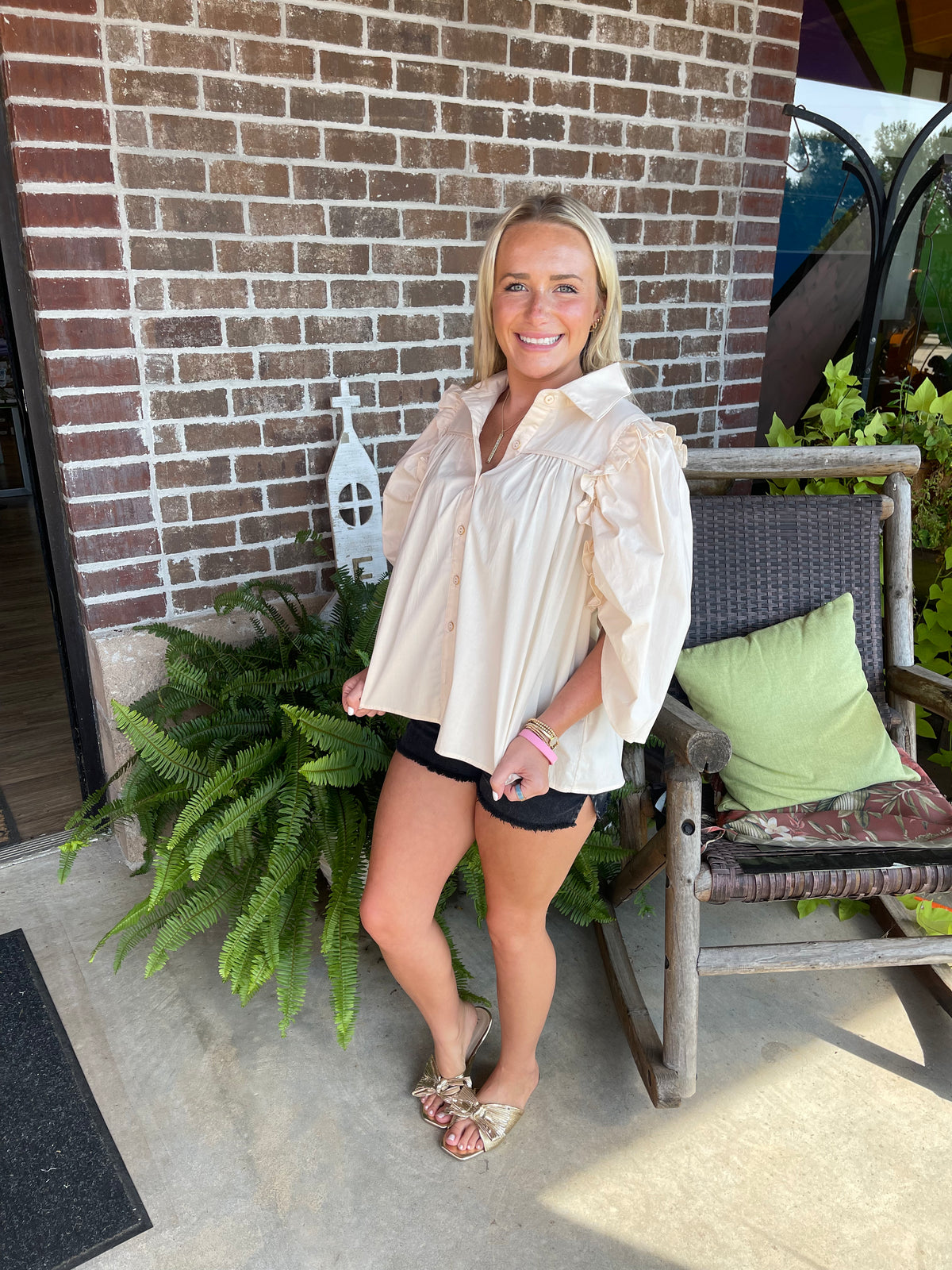 SAND RUFFLE POPLIN BUTTON TOP