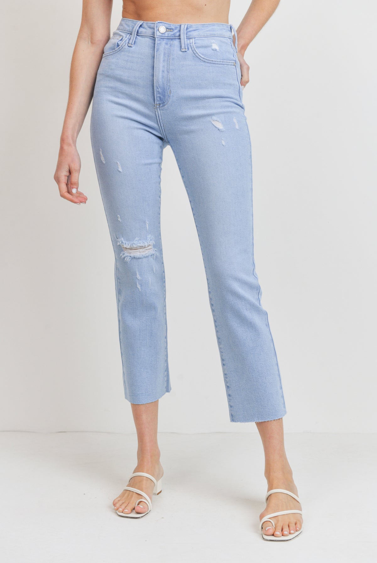 ONE KNEE DISTRESSED STRAIGHT DENIM