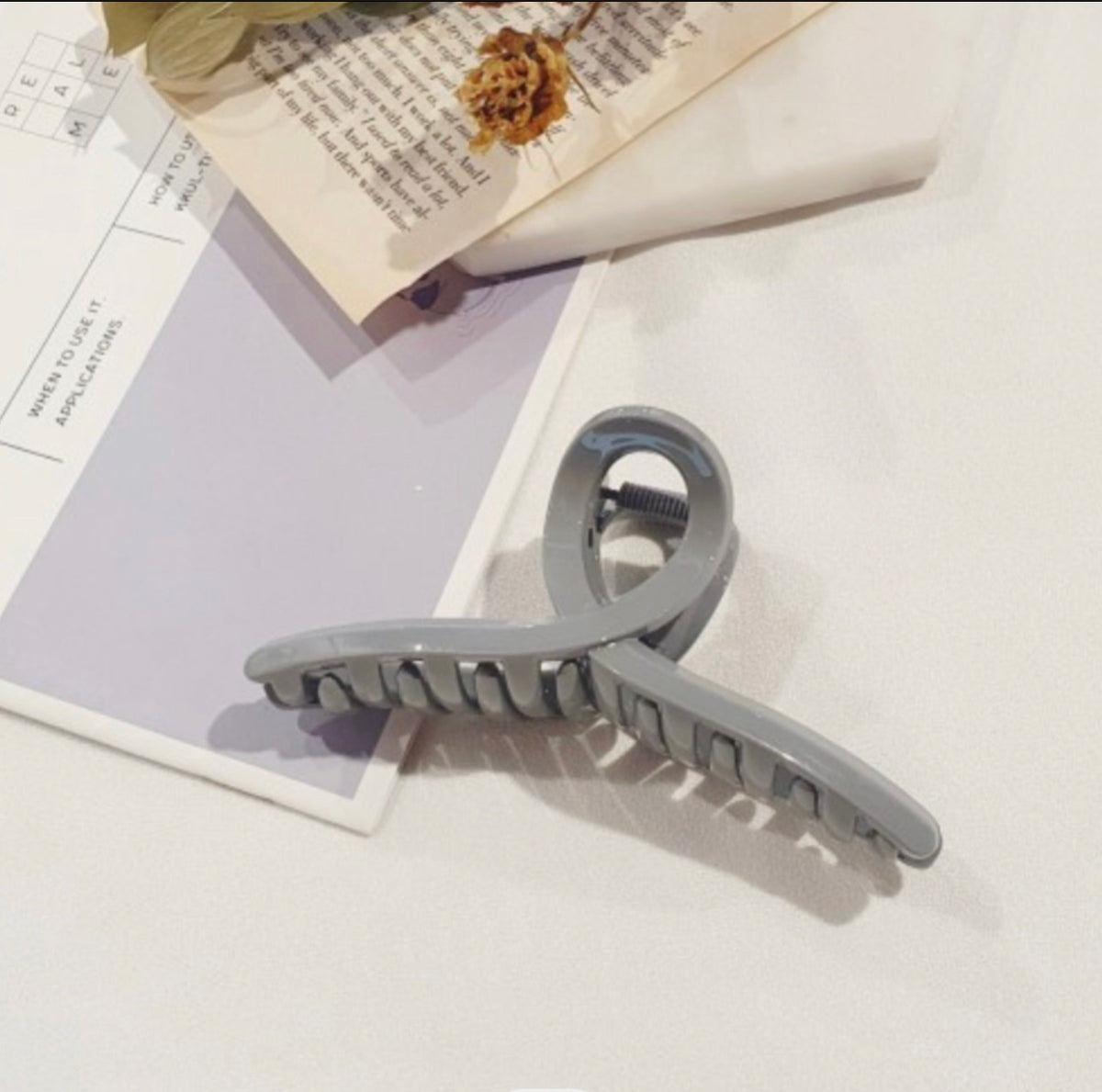 HAIR CLAW CLIP