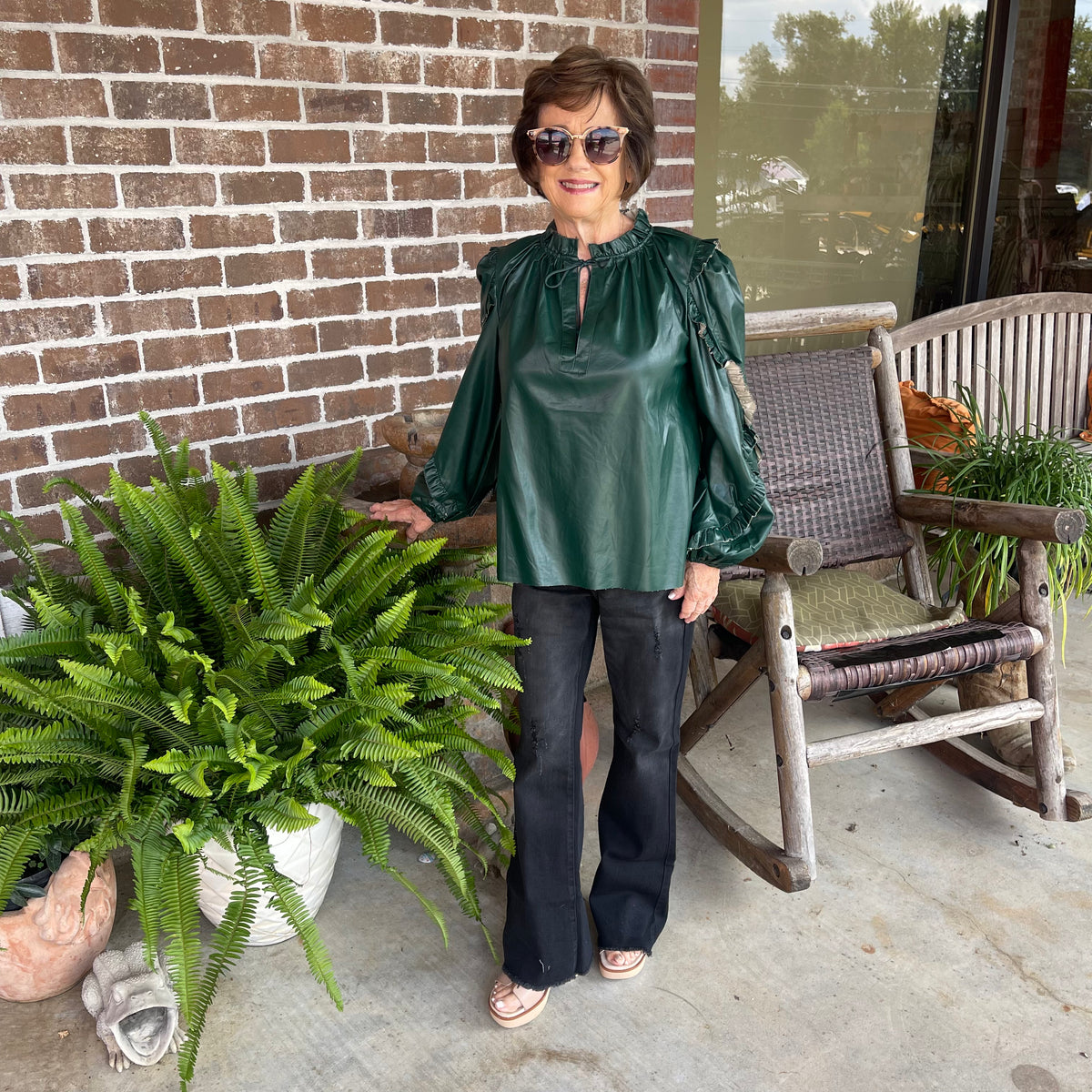 GREEN PLEATHER RUFFLE SLV TOP