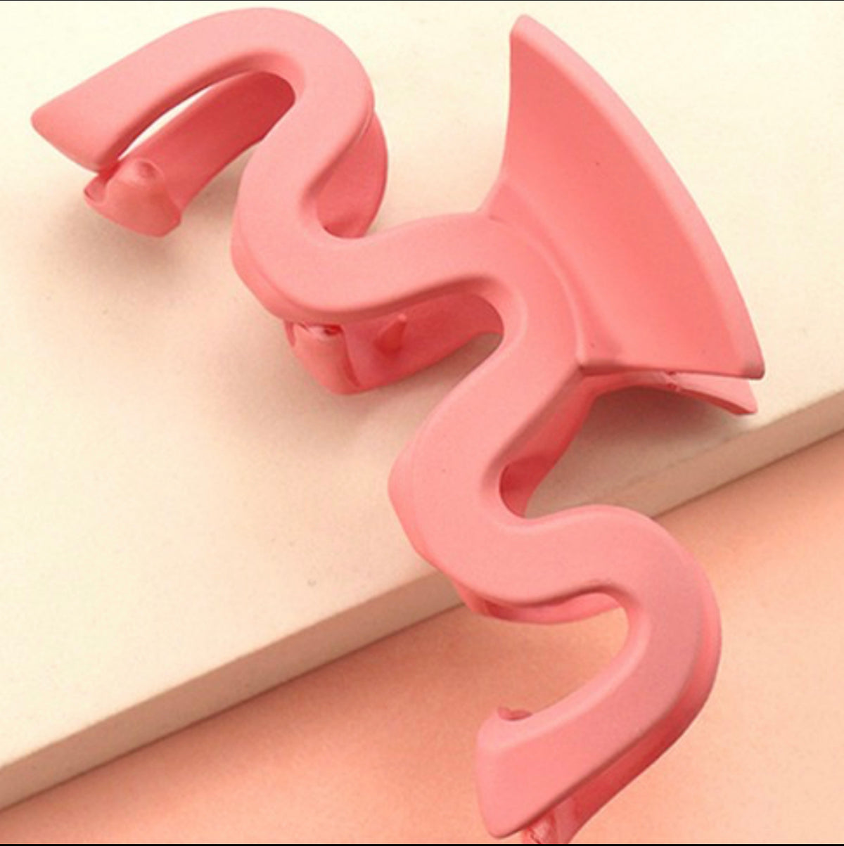 WAVY MATTE CLAW CLIPS