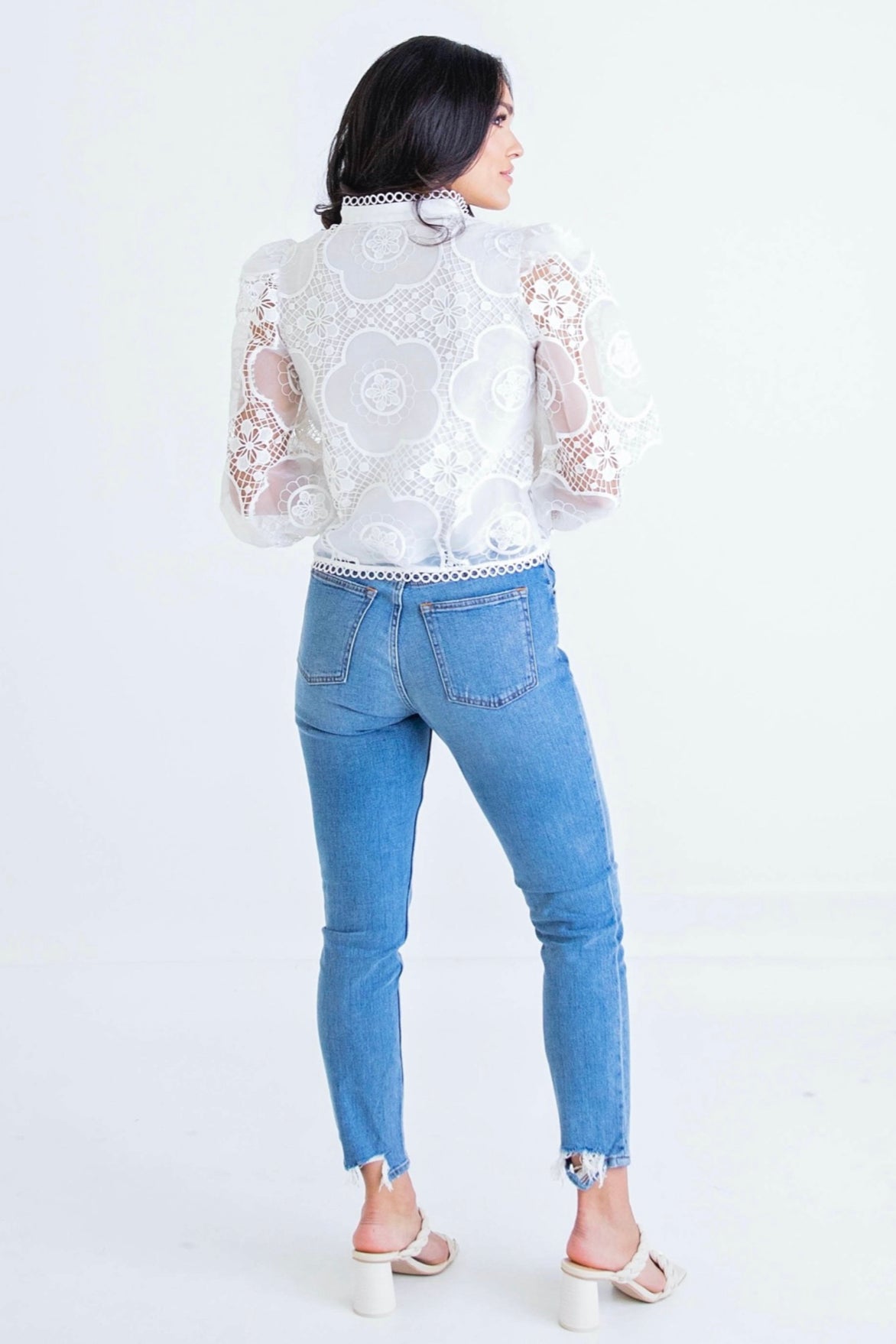 WHITE LACE  RUFFLE TOP