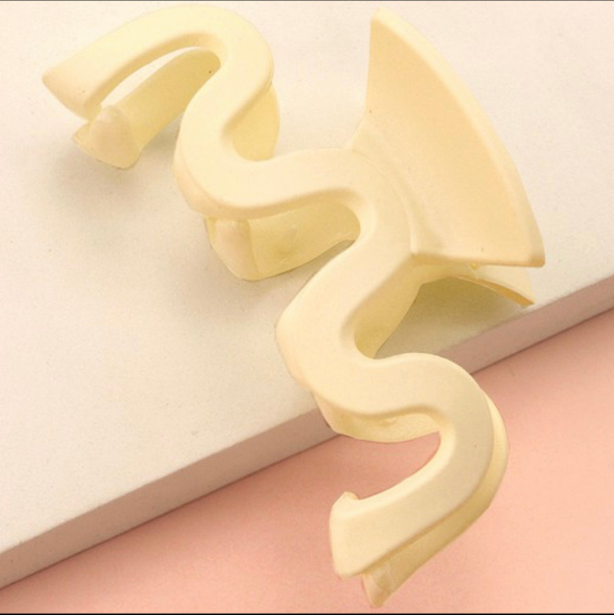 WAVY MATTE CLAW CLIPS